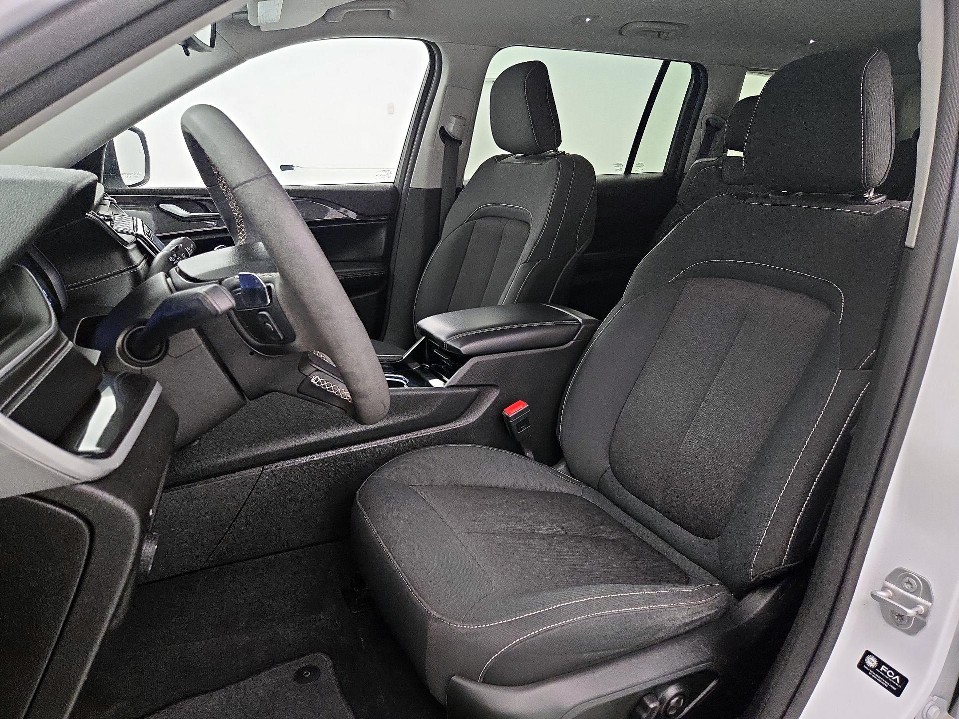 Thumbnail: 2023 Jeep Grand Cherokee L - 11