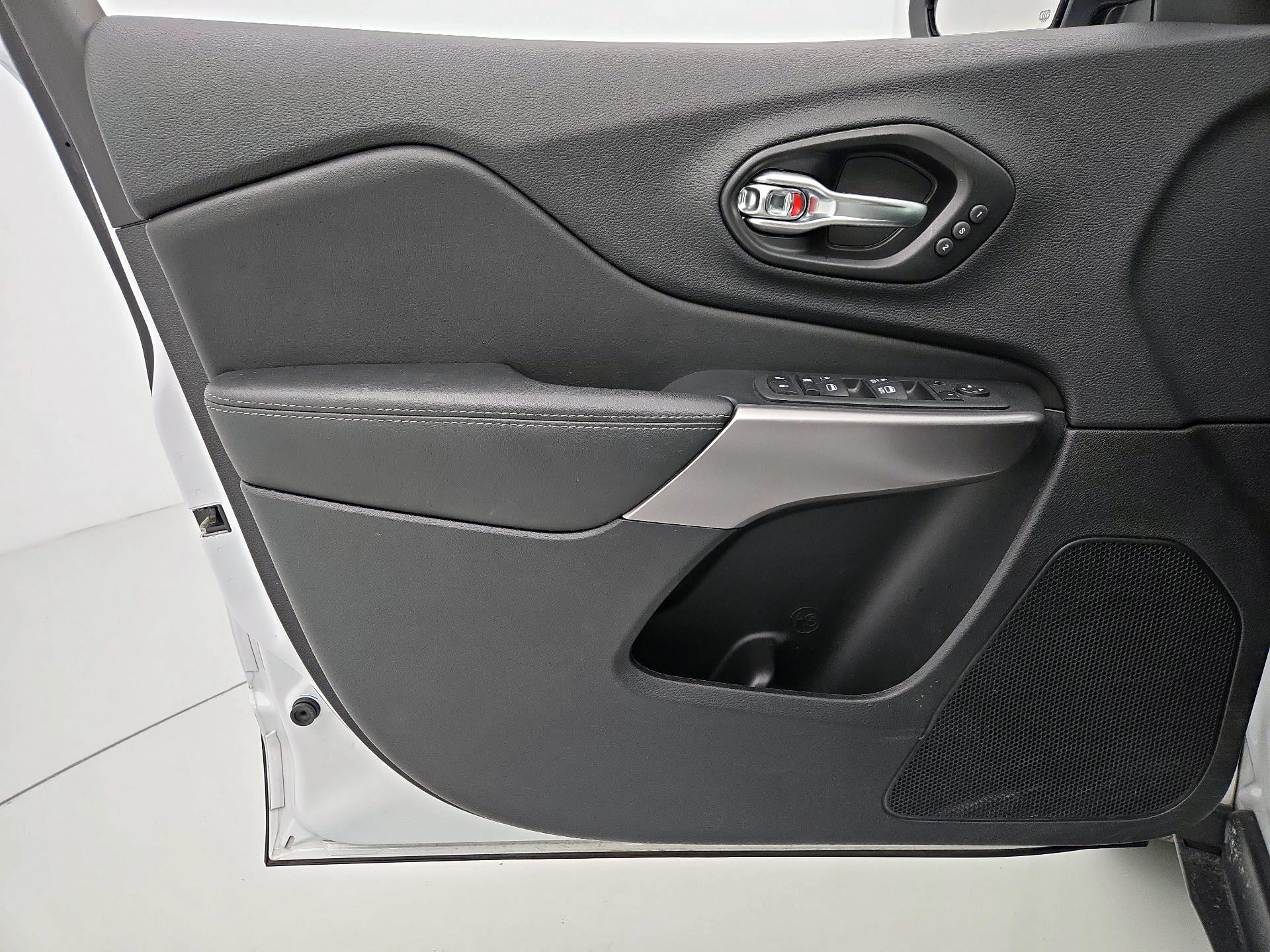 Thumbnail: 2022 Jeep Cherokee - 12