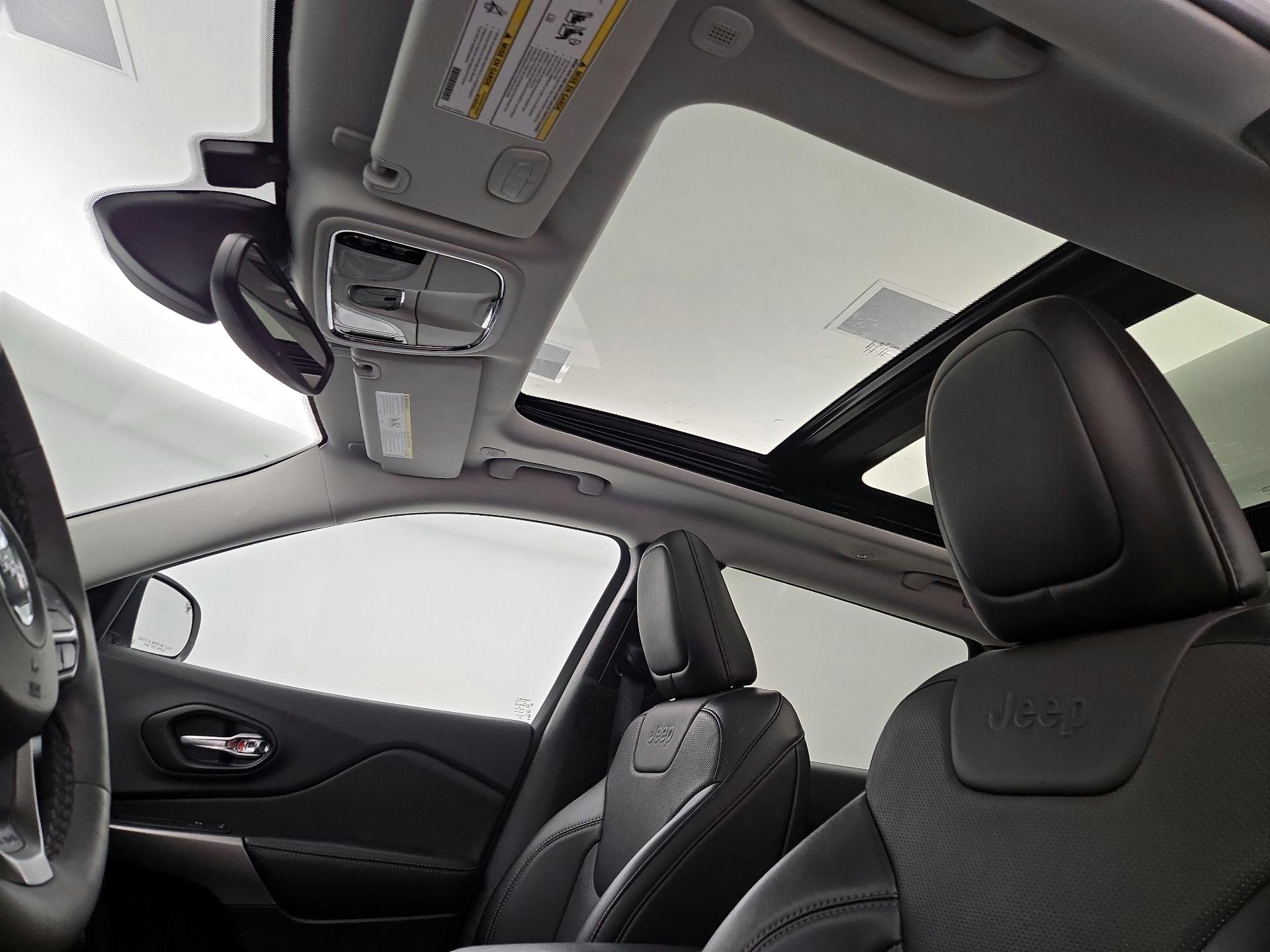 Thumbnail: 2022 Jeep Cherokee - 19