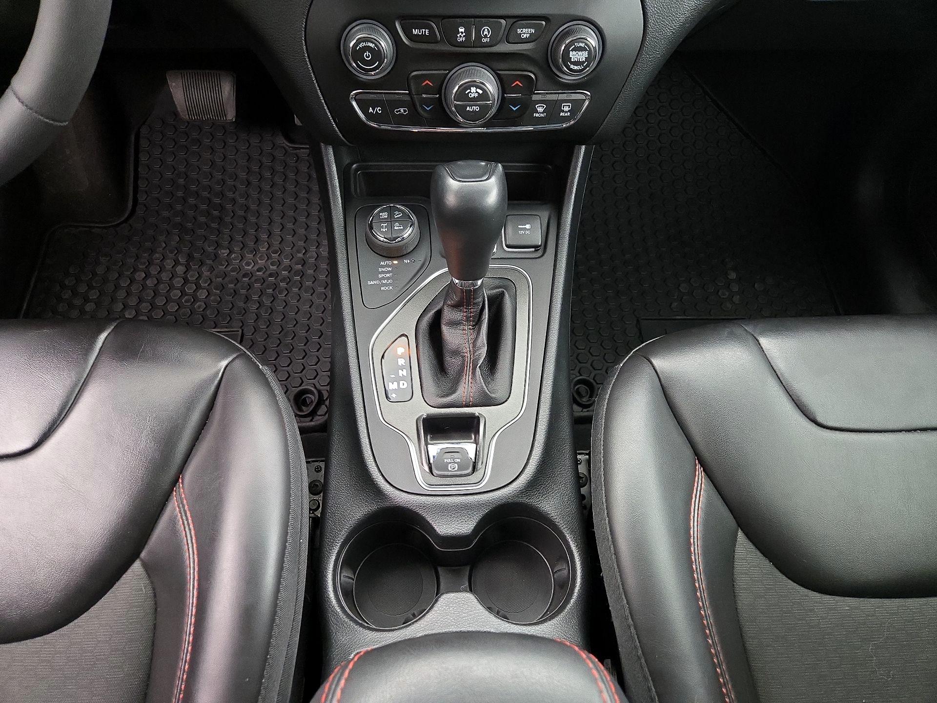 Thumbnail: 2022 Jeep Cherokee - 18