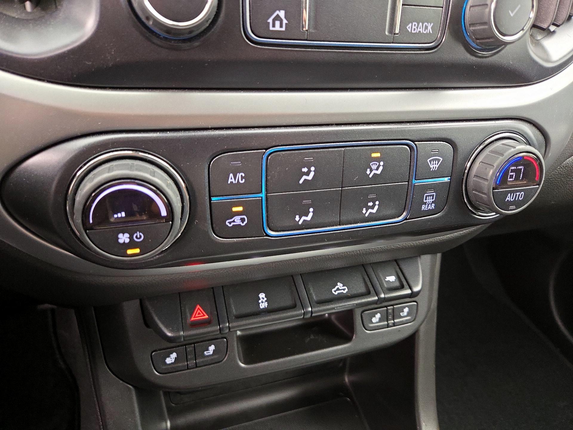 Thumbnail: 2022 Chevrolet Colorado - 16