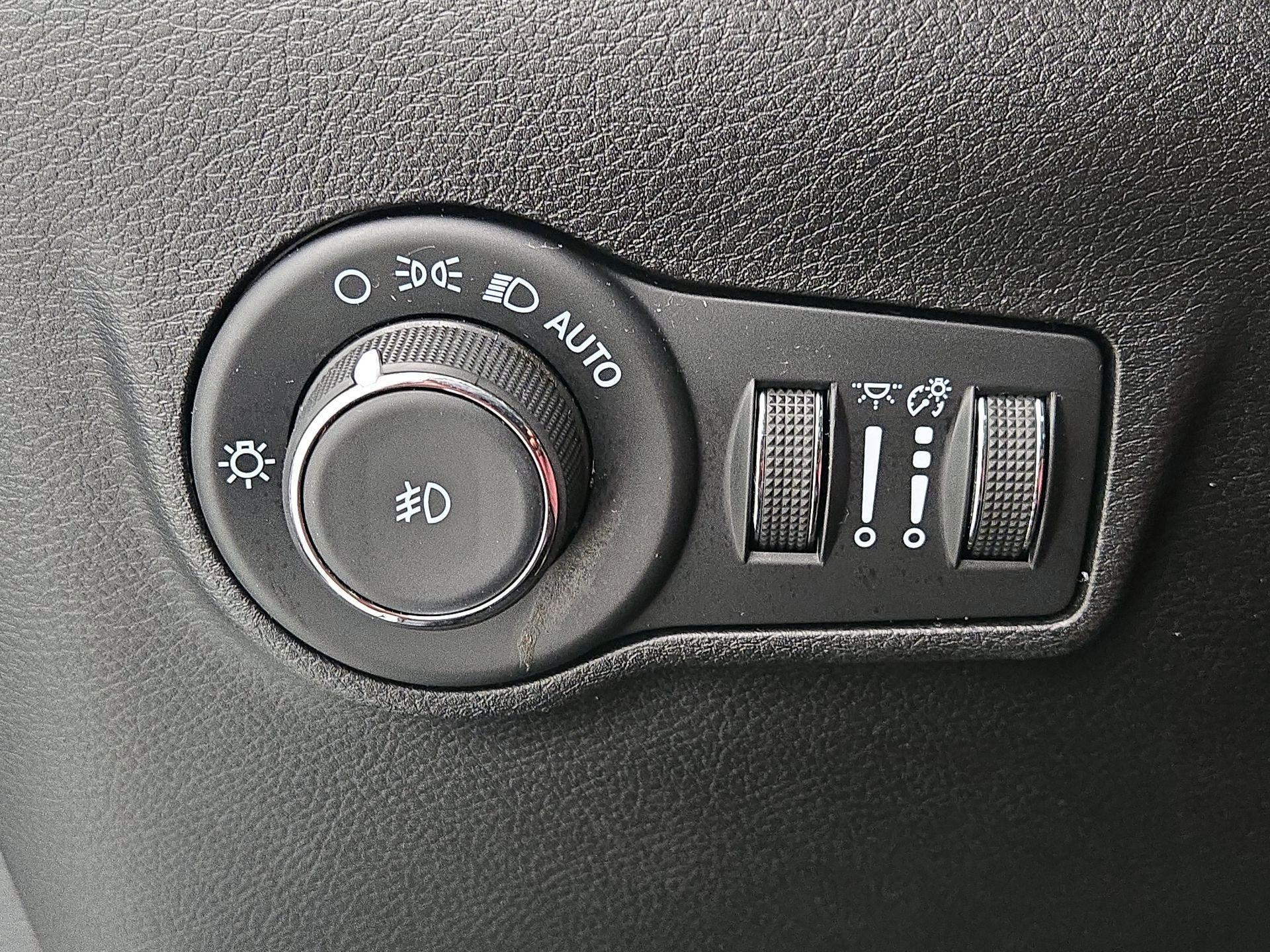 Thumbnail: 2022 Jeep Compass - 13