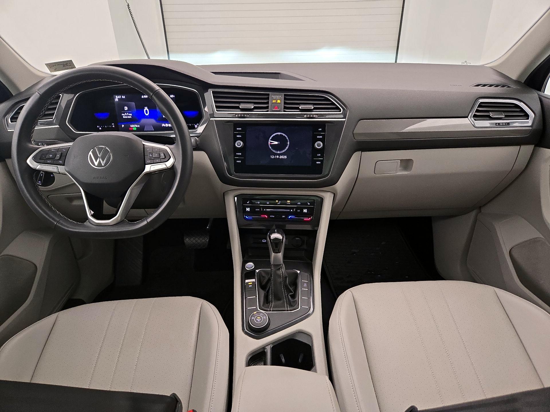 Thumbnail: 2022 Volkswagen Tiguan - 9