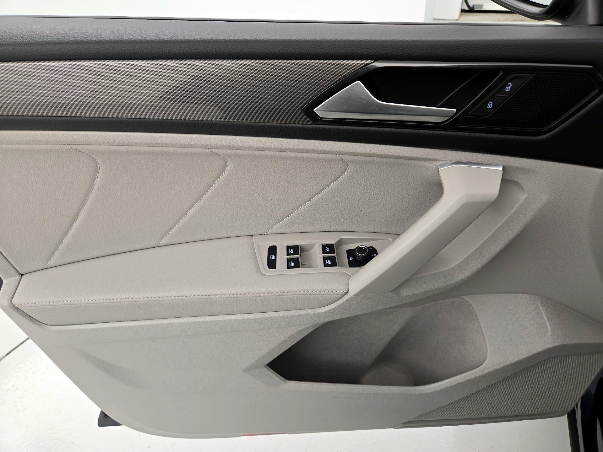 Thumbnail: 2022 Volkswagen Tiguan - 12