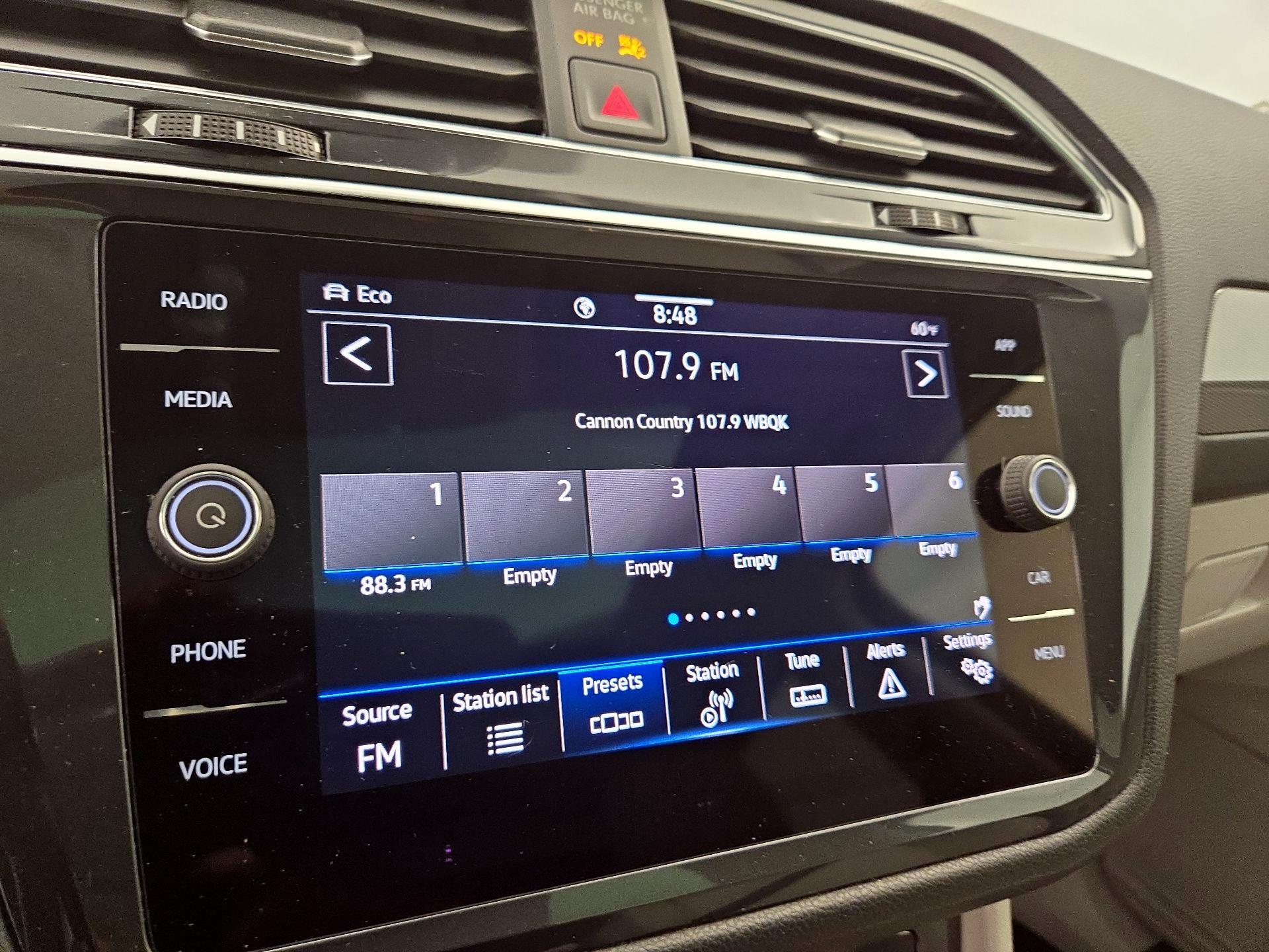 Thumbnail: 2022 Volkswagen Tiguan - 15