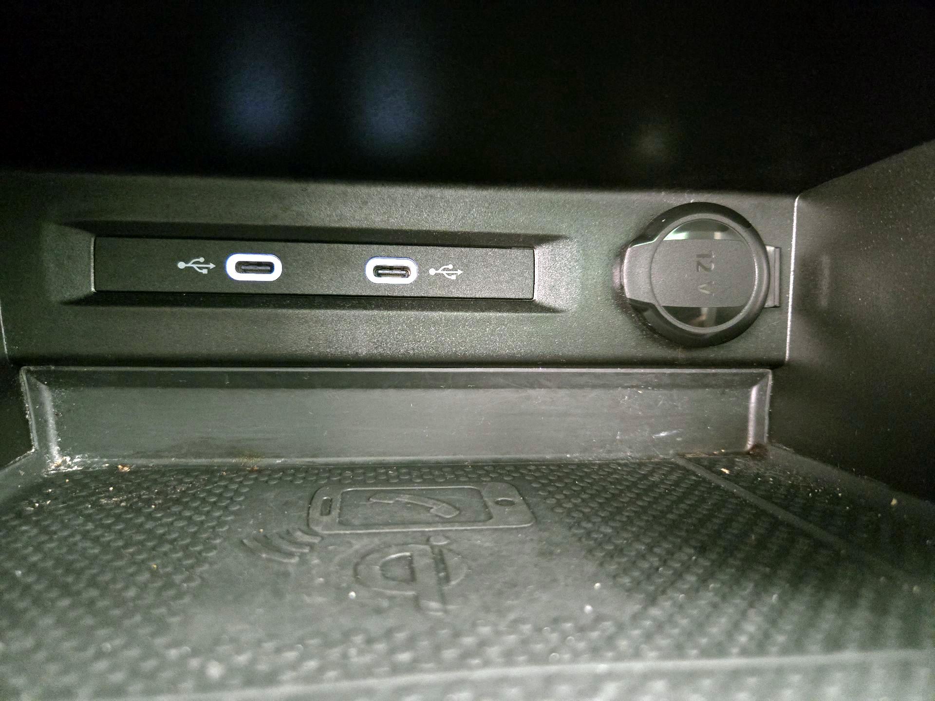 Thumbnail: 2022 Volkswagen Tiguan - 18