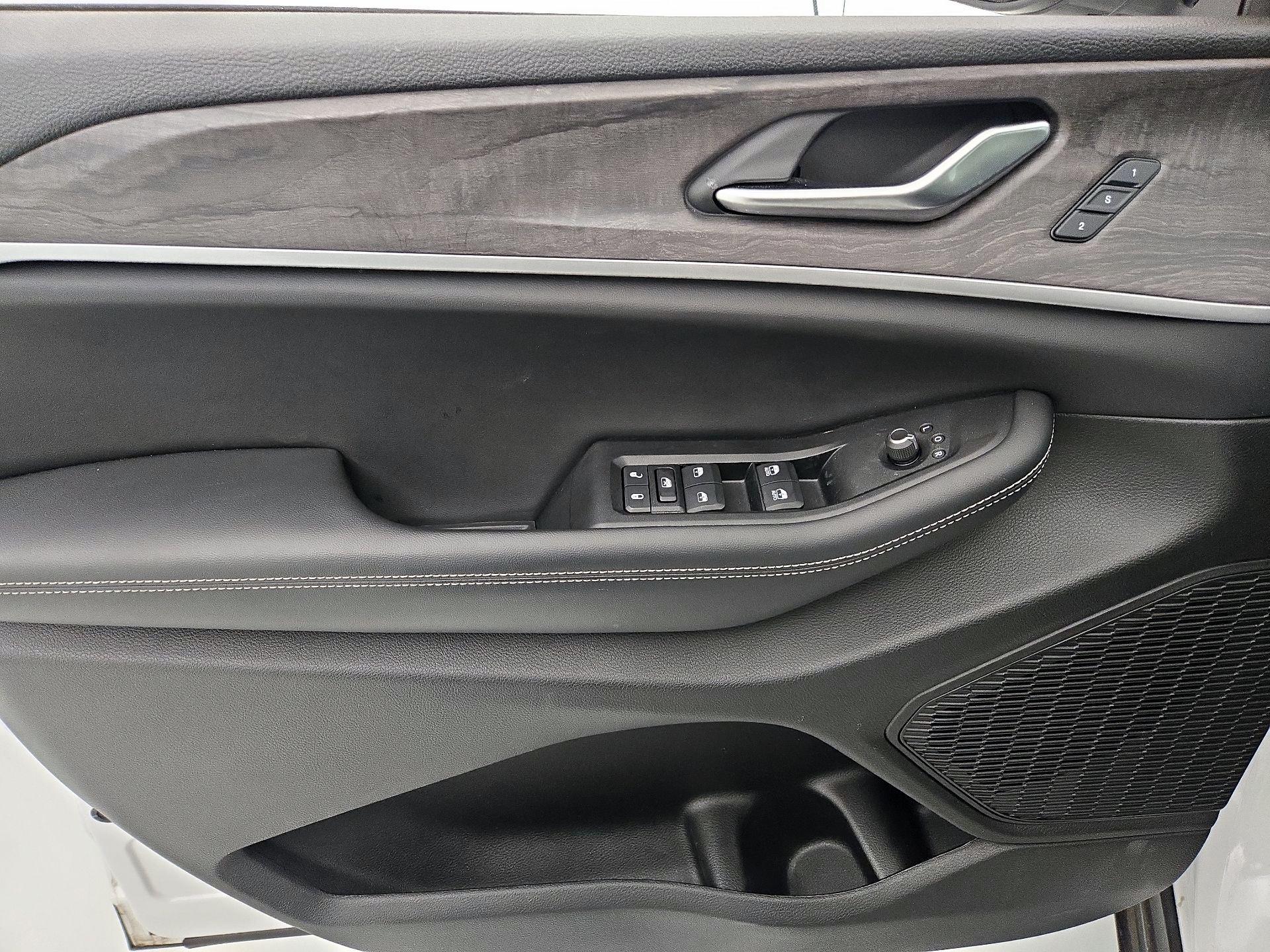 Thumbnail: 2023 Jeep Grand Cherokee - 12