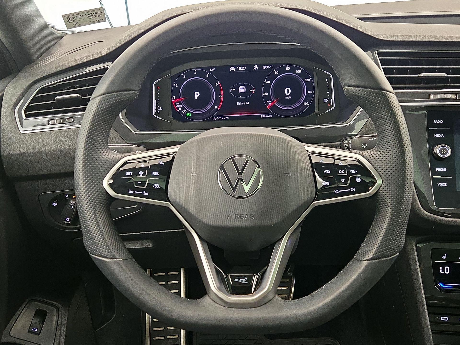 Thumbnail: 2022 Volkswagen Tiguan - 10