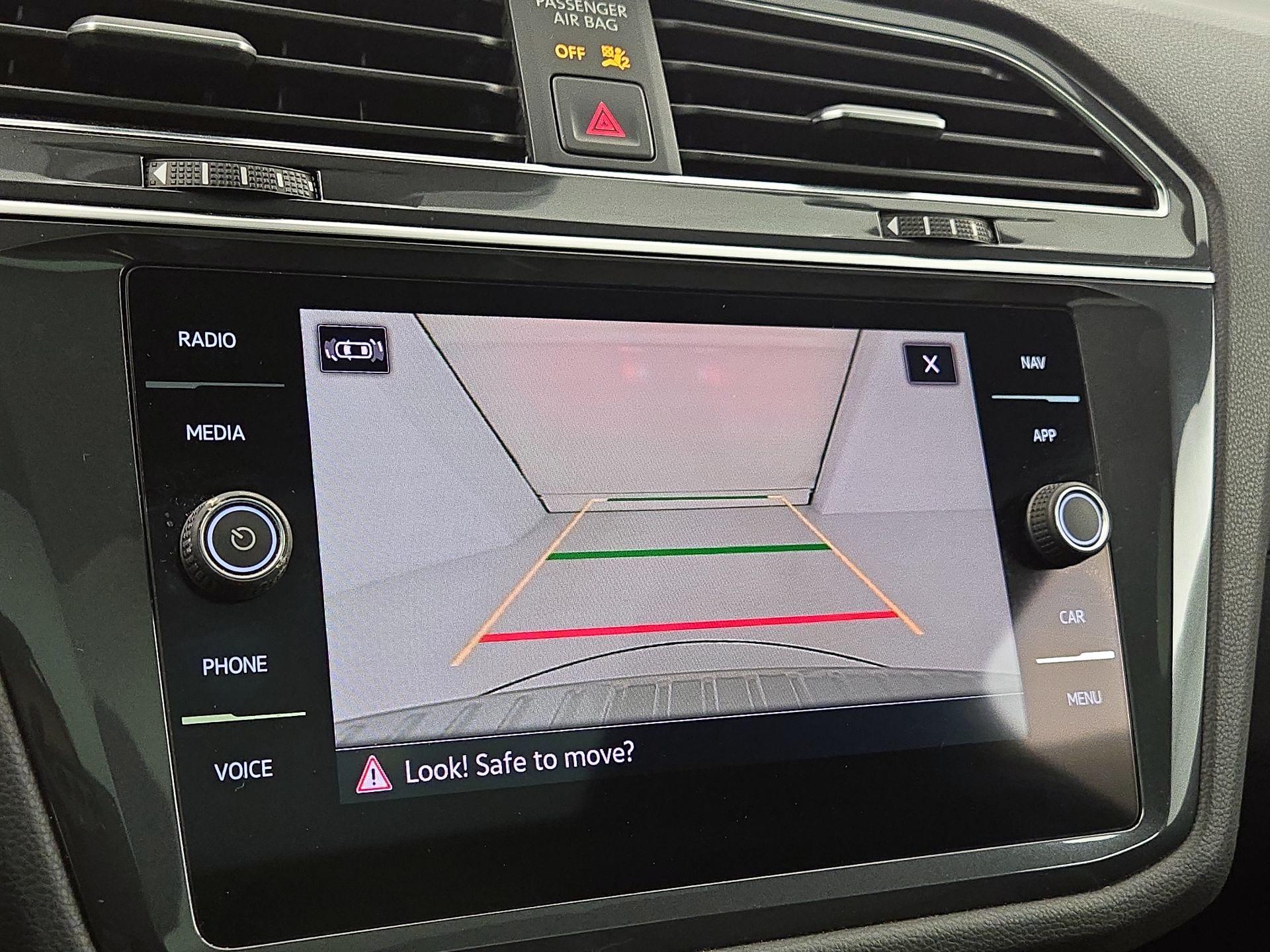 Thumbnail: 2022 Volkswagen Tiguan - 15