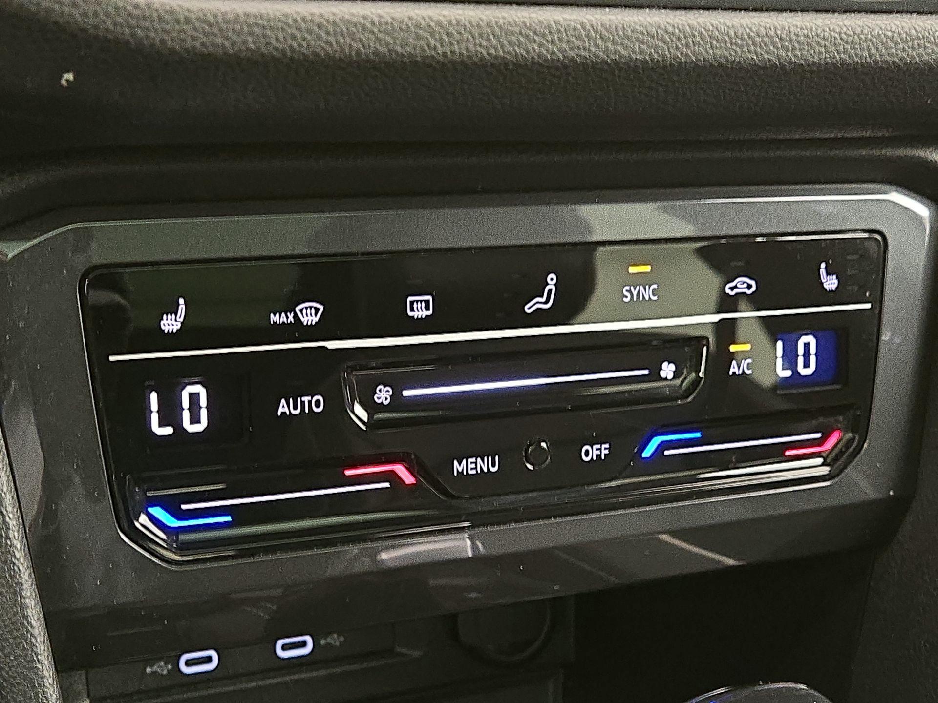 Thumbnail: 2022 Volkswagen Tiguan - 17