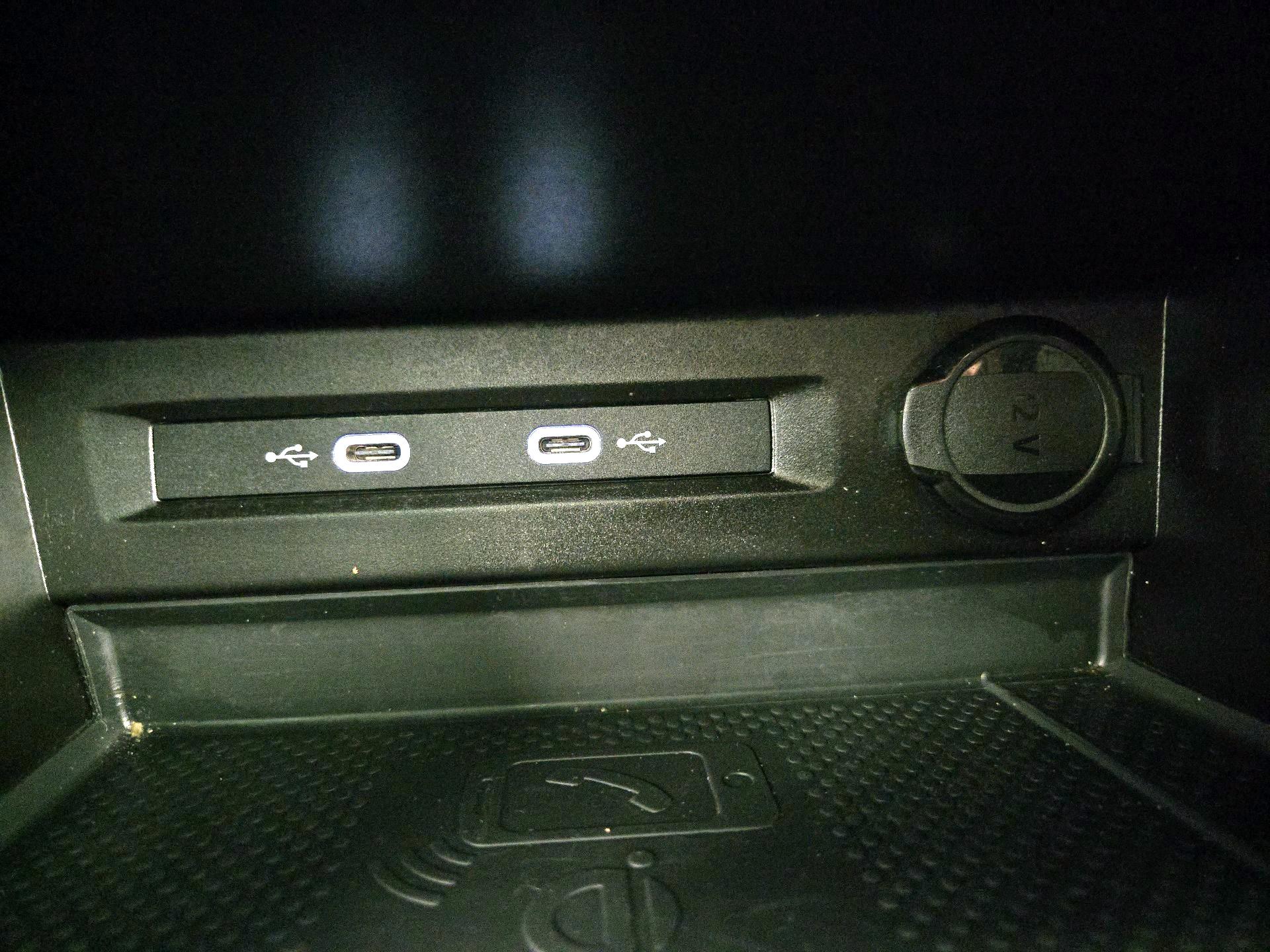 Thumbnail: 2022 Volkswagen Tiguan - 19