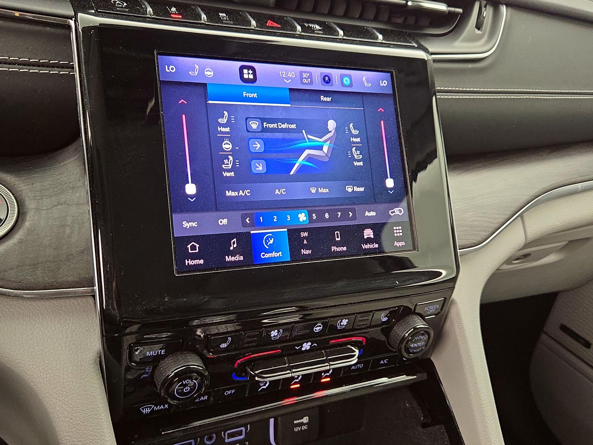 Thumbnail: 2022 Jeep Grand Cherokee L - 17