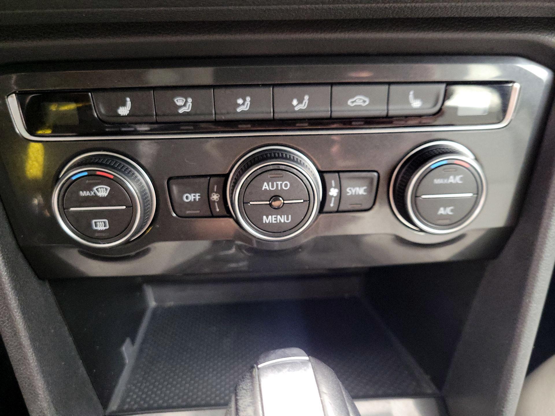 Thumbnail: 2018 Volkswagen Tiguan - 16