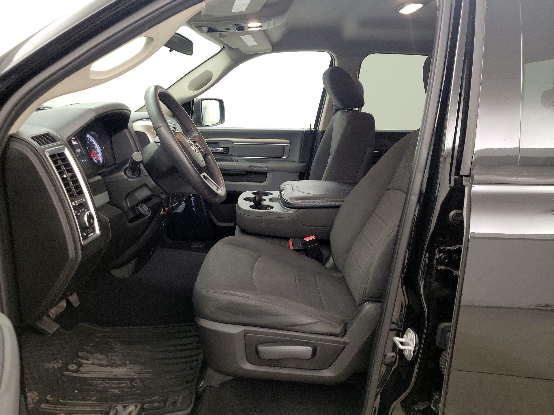 Thumbnail: 2019 RAM 1500 Classic - 11