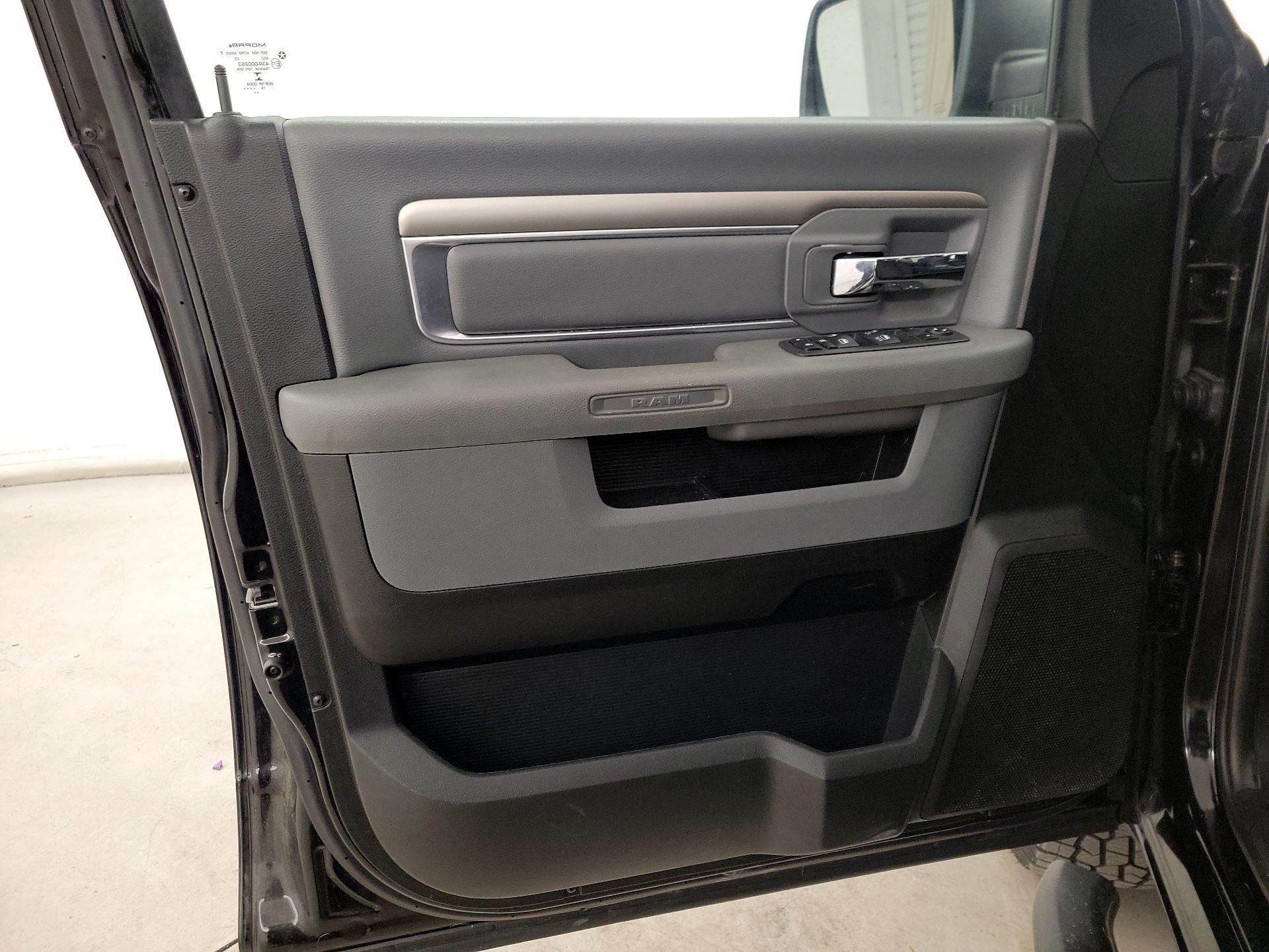 Thumbnail: 2019 RAM 1500 Classic - 12