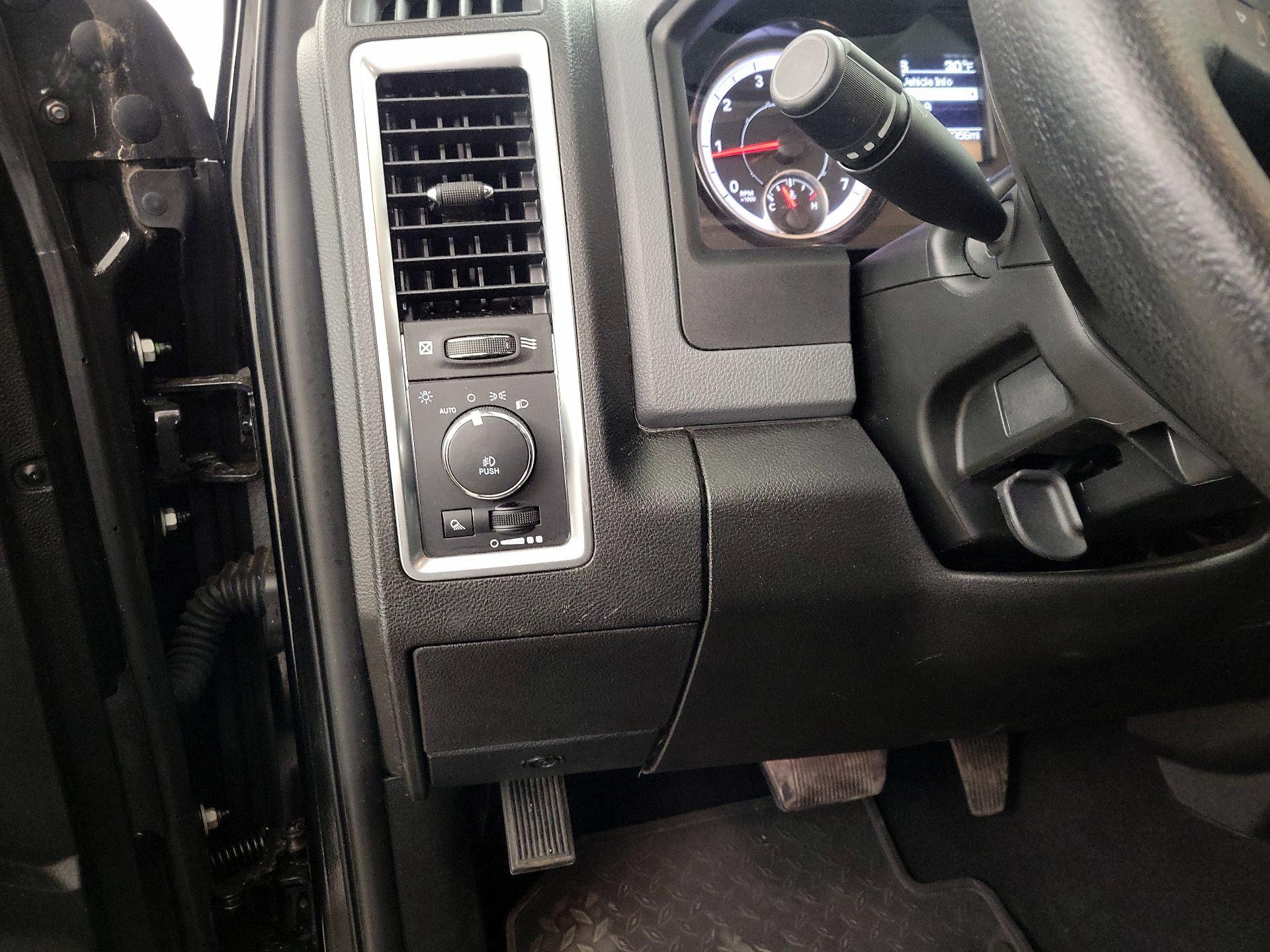 Thumbnail: 2019 RAM 1500 Classic - 13