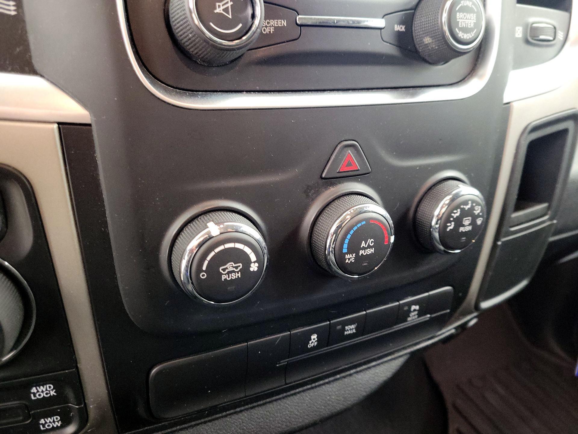 Thumbnail: 2019 RAM 1500 Classic - 16