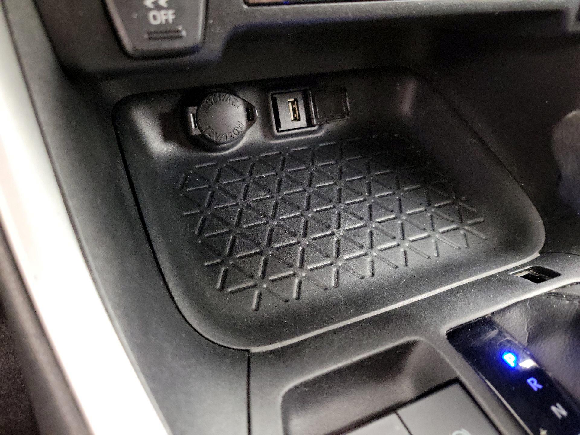 Thumbnail: 2022 Toyota RAV4 - 18