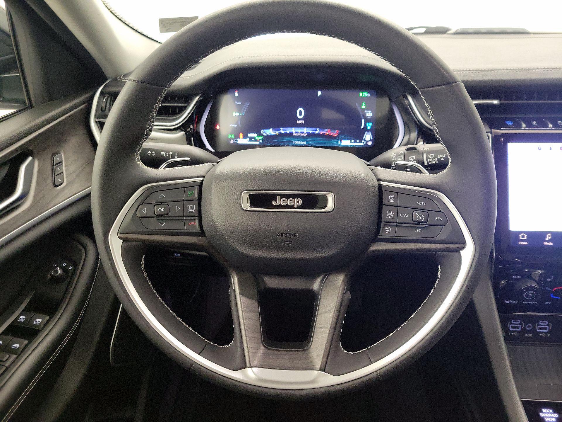 Thumbnail: 2023 Jeep Grand Cherokee - 10