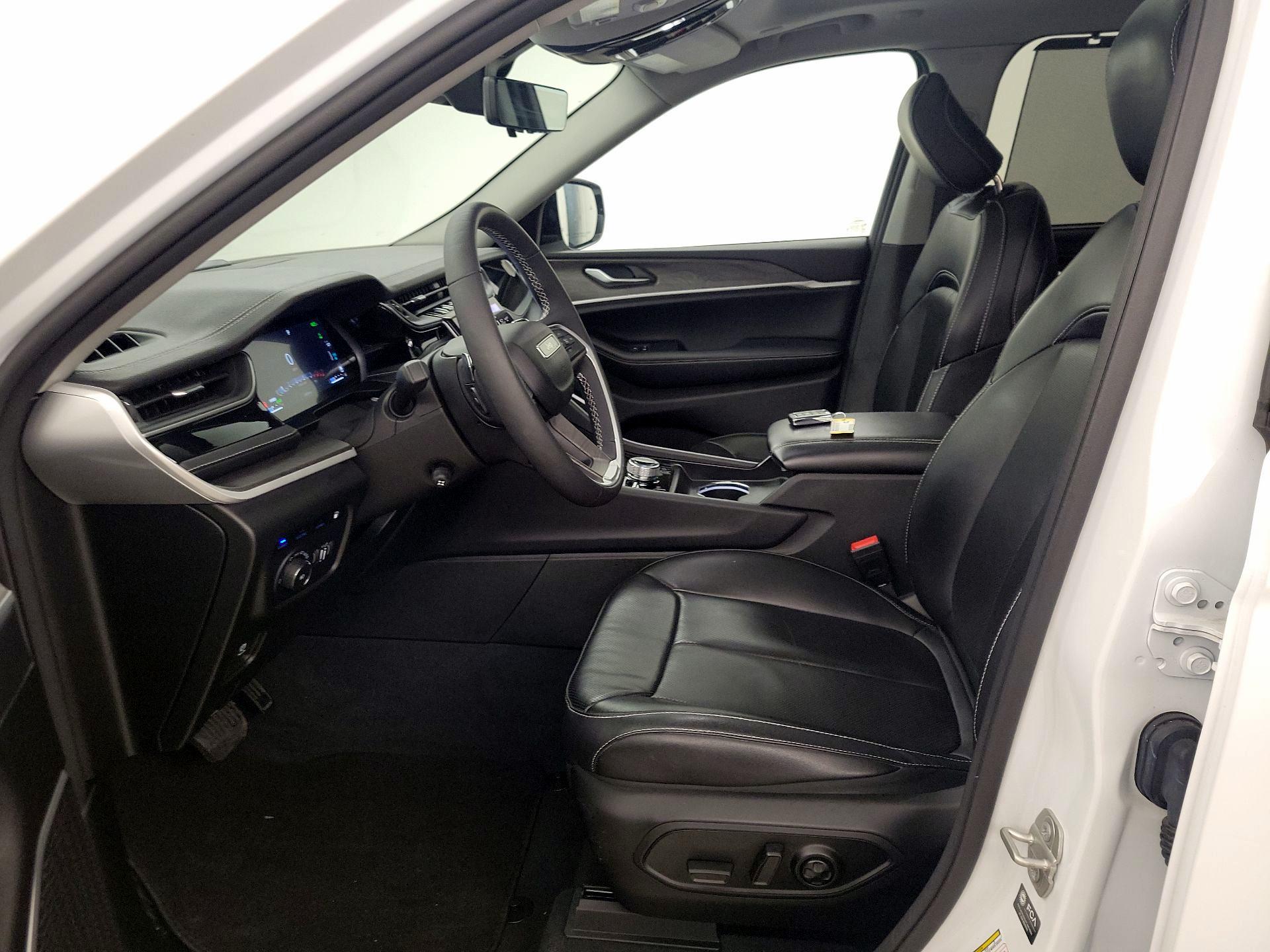 Thumbnail: 2023 Jeep Grand Cherokee - 11