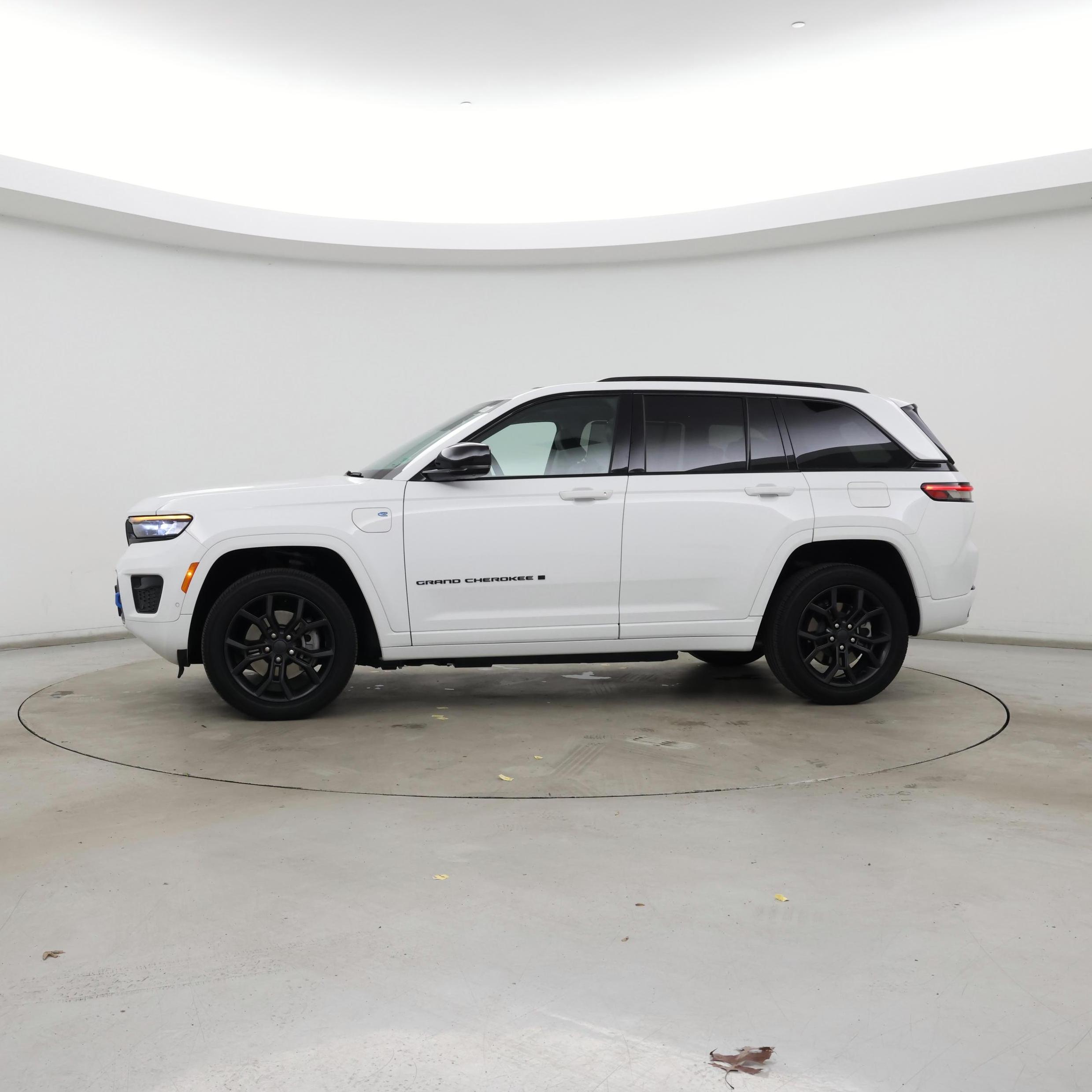 Thumbnail: 2023 Jeep Grand Cherokee - 3