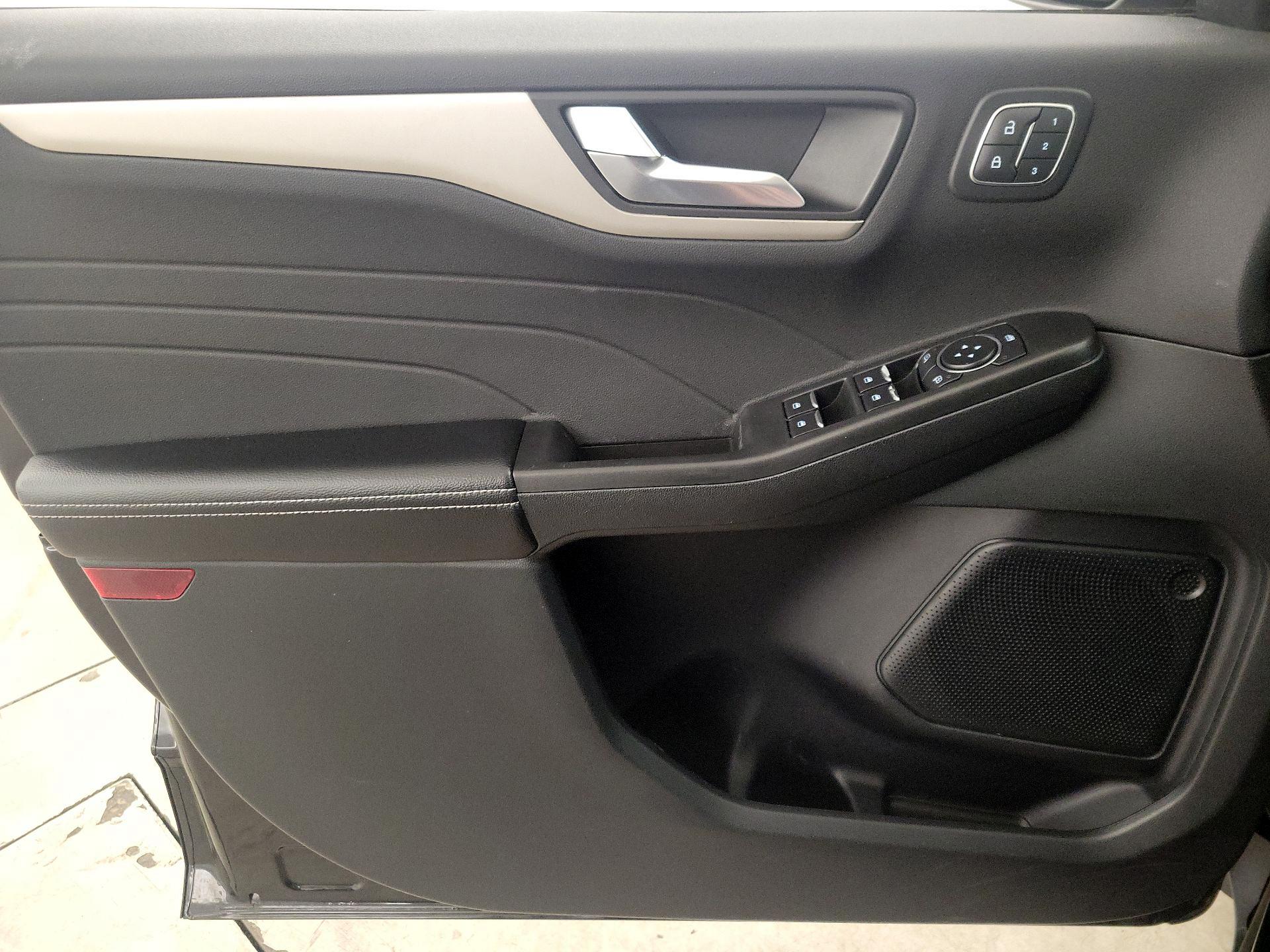 Thumbnail: 2022 Ford Escape - 12