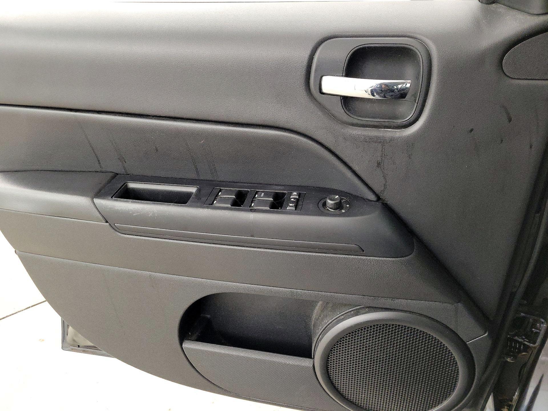 Thumbnail: 2014 Jeep Patriot - 12