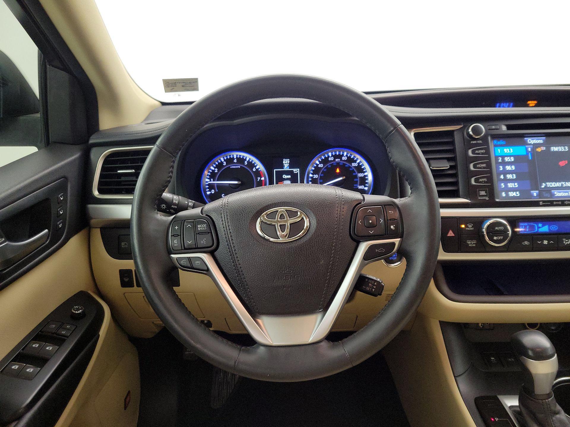 Thumbnail: 2016 Toyota Highlander - 10
