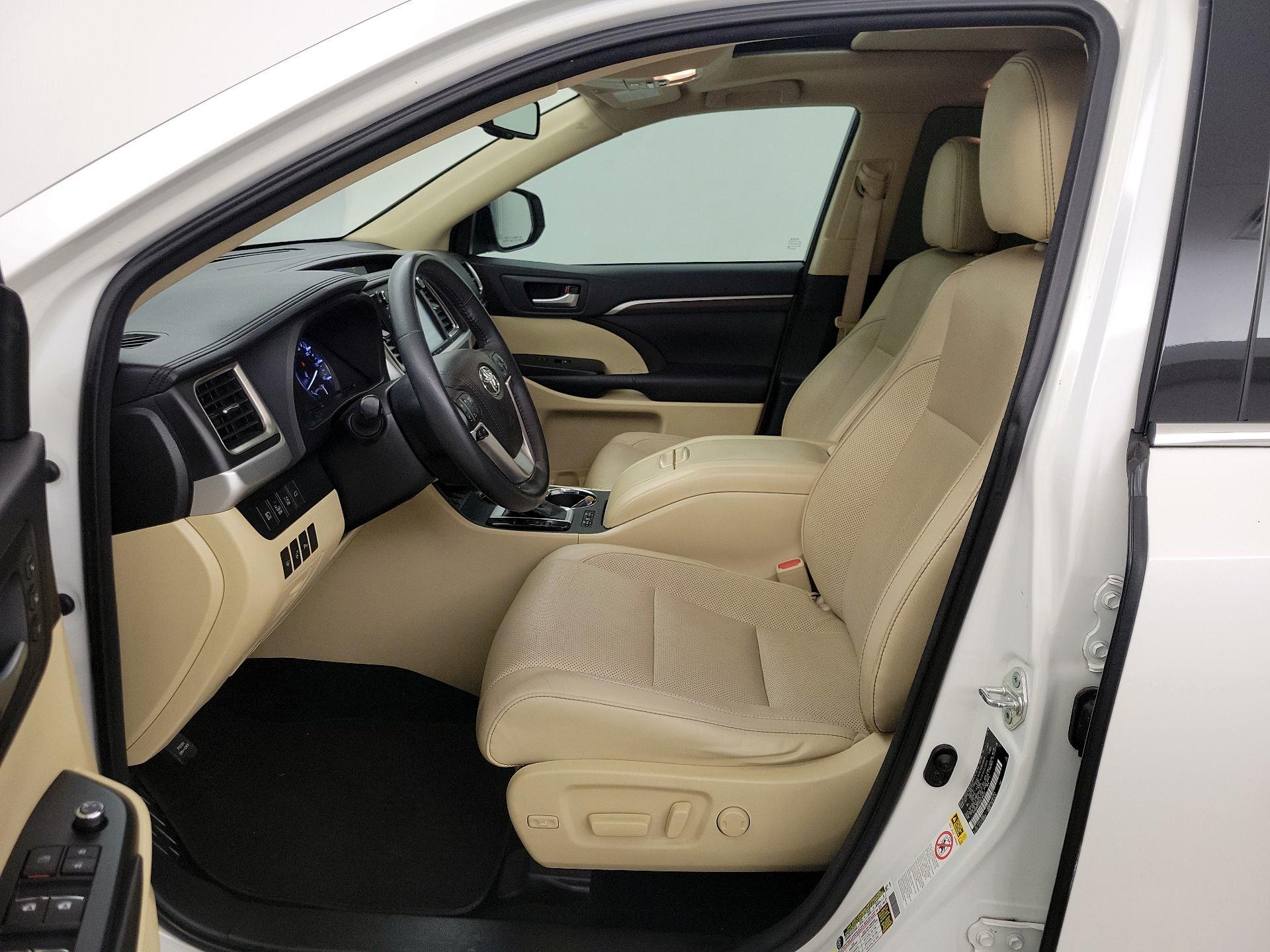 Thumbnail: 2016 Toyota Highlander - 11