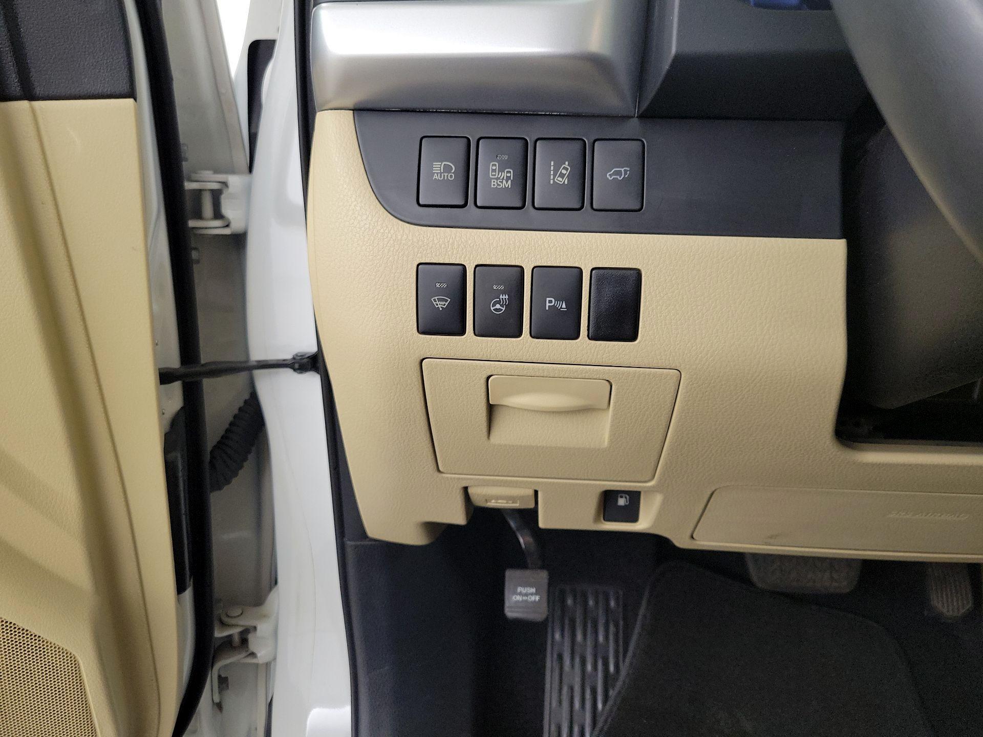 Thumbnail: 2016 Toyota Highlander - 13