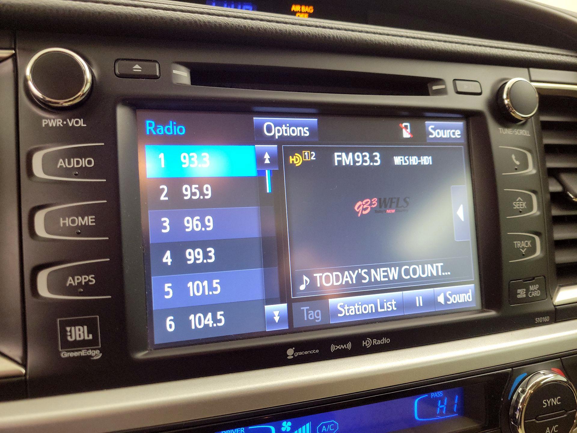 Thumbnail: 2016 Toyota Highlander - 15