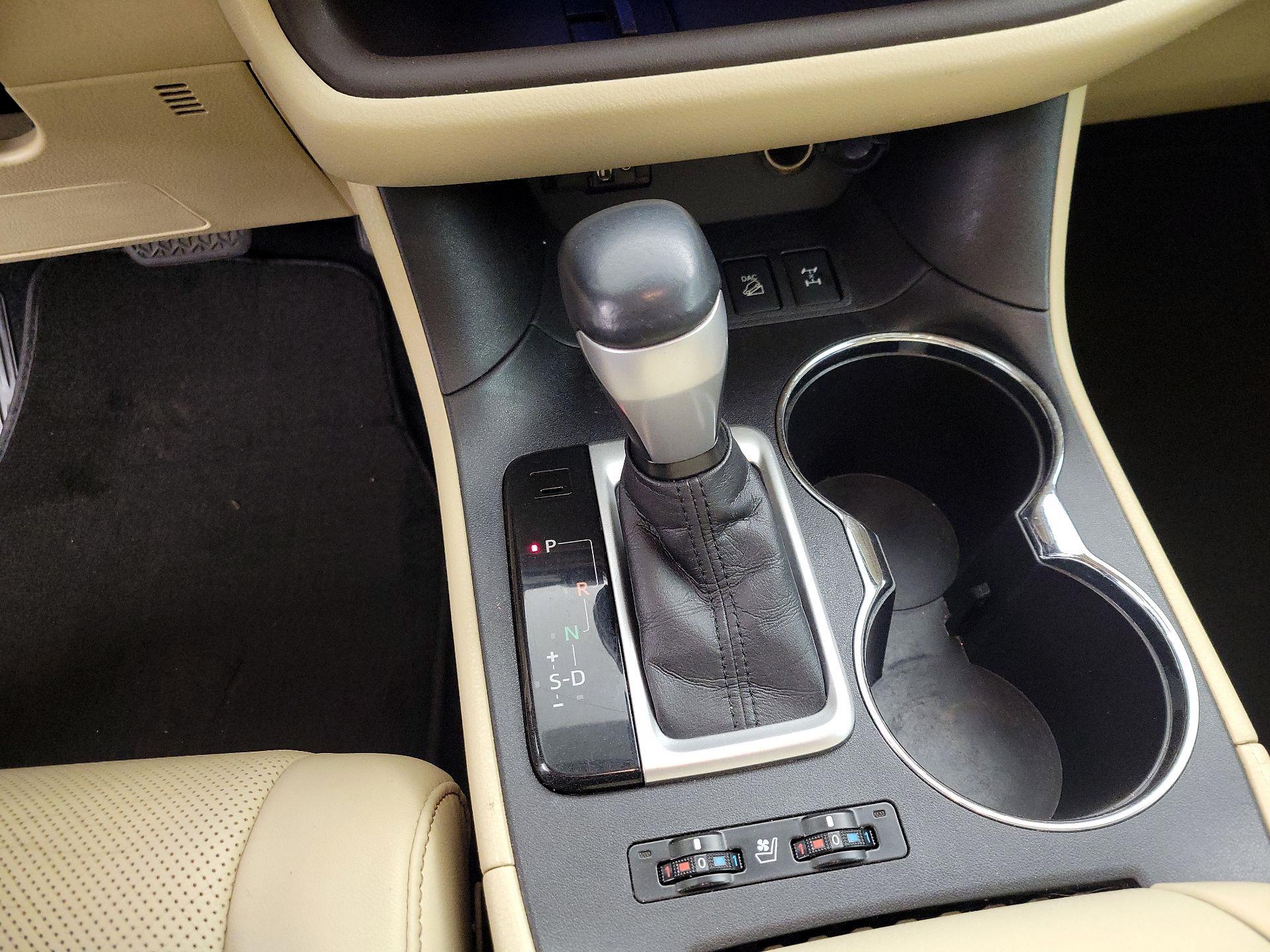 Thumbnail: 2016 Toyota Highlander - 17