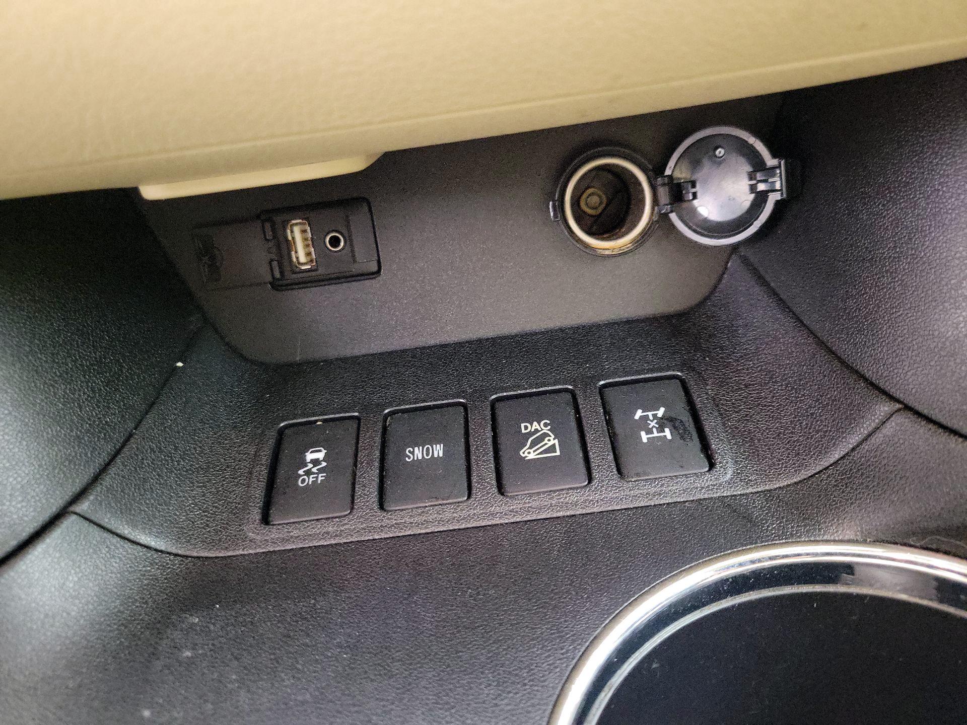 Thumbnail: 2016 Toyota Highlander - 18