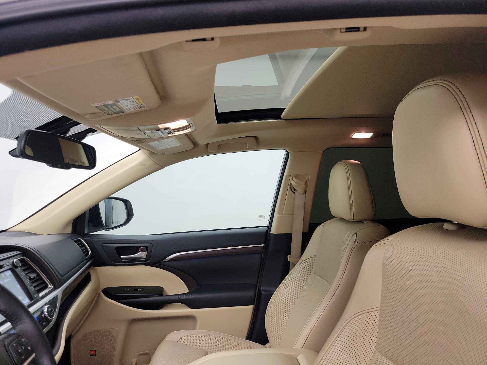 Thumbnail: 2016 Toyota Highlander - 19