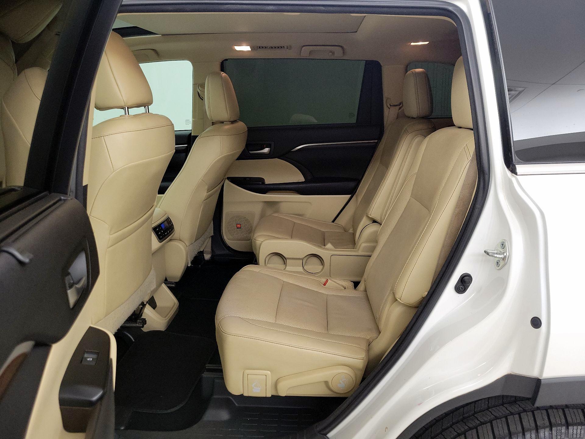 Thumbnail: 2016 Toyota Highlander - 20