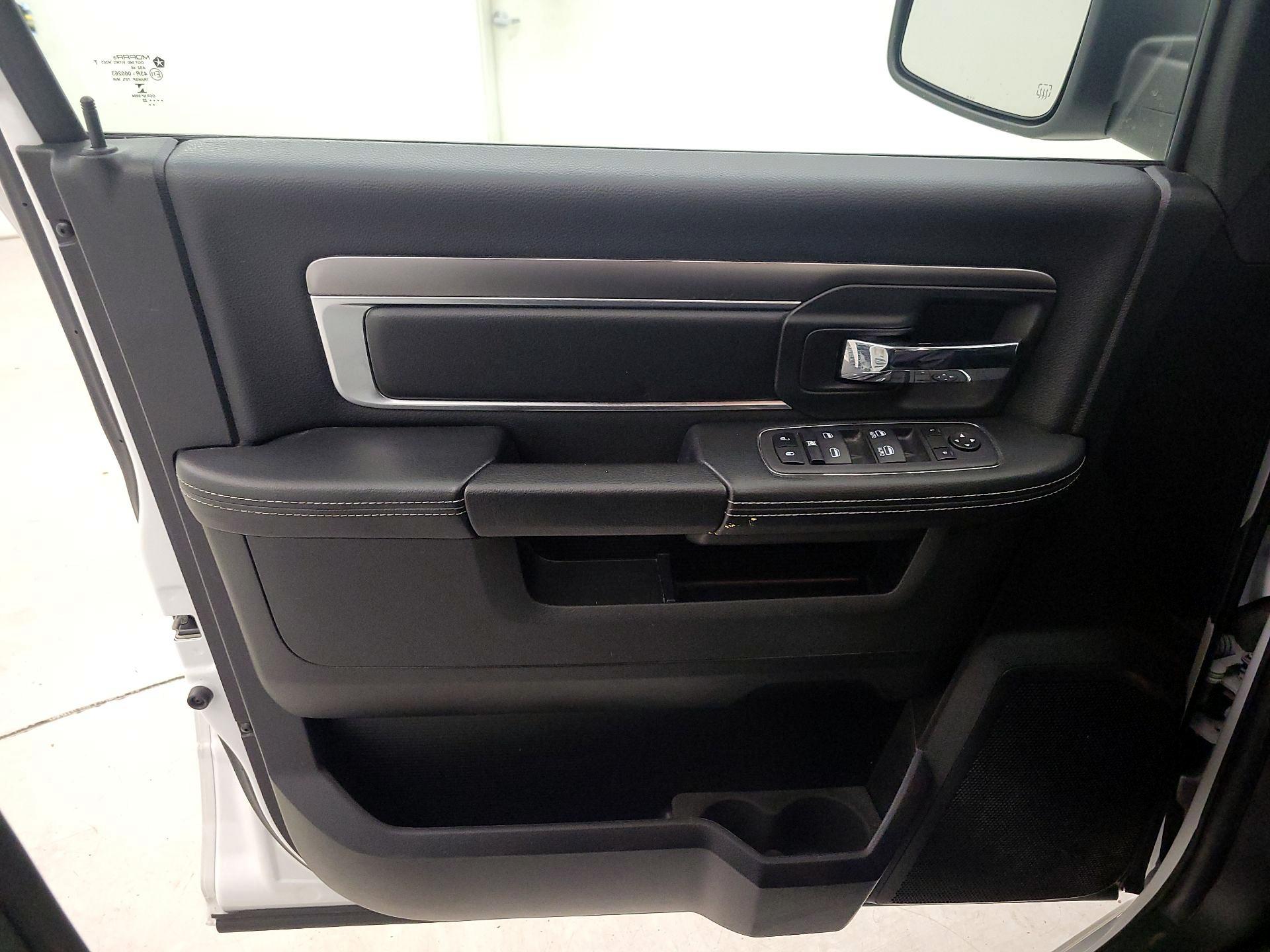 Thumbnail: 2022 RAM 1500 Classic - 12