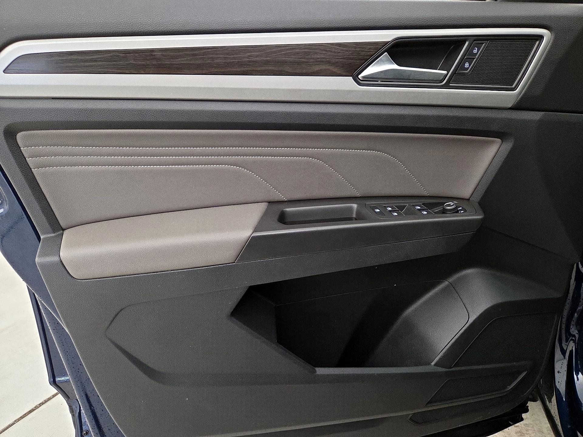 Thumbnail: 2022 Volkswagen Atlas - 12