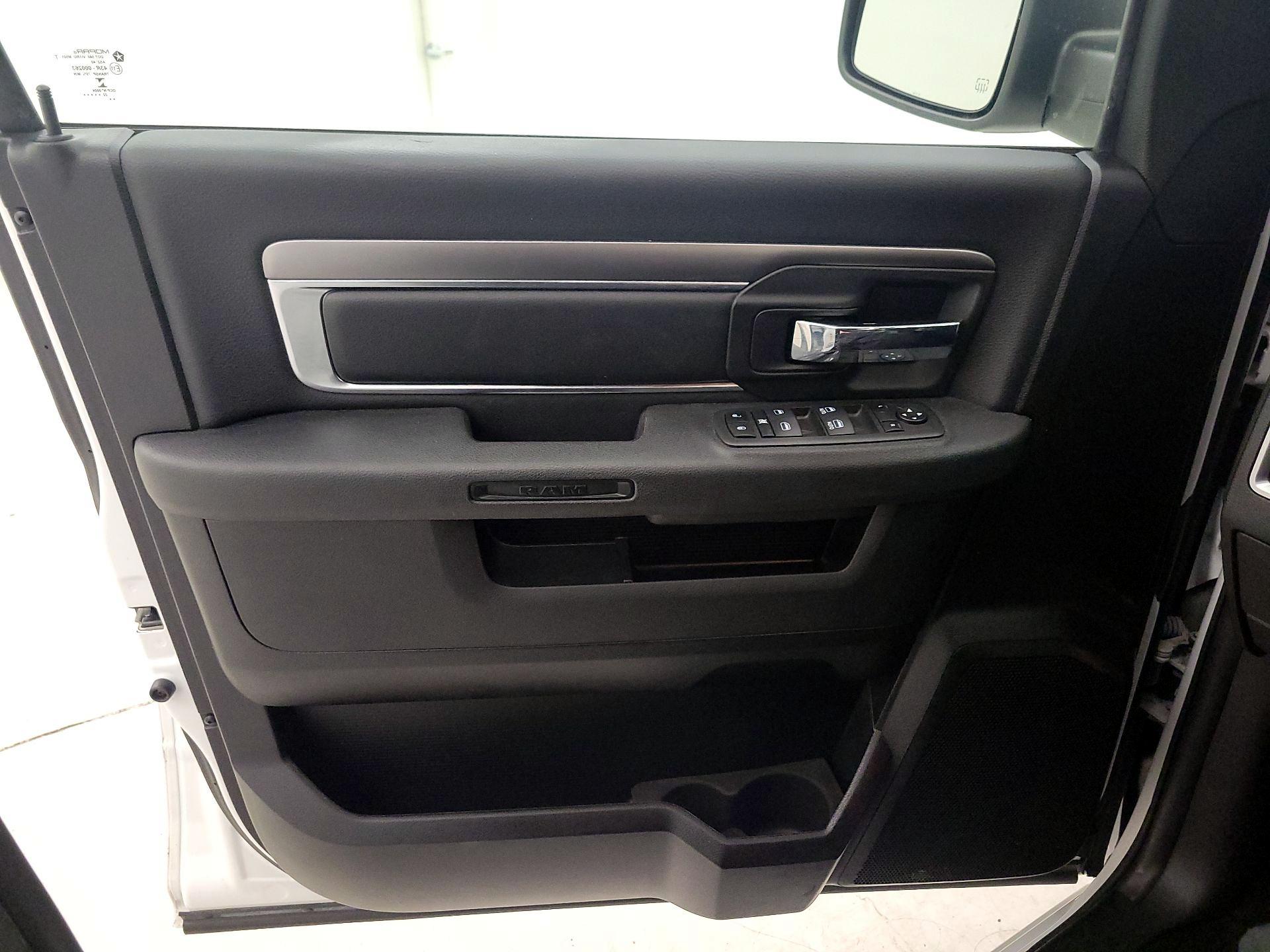 Thumbnail: 2022 RAM 1500 Classic - 12