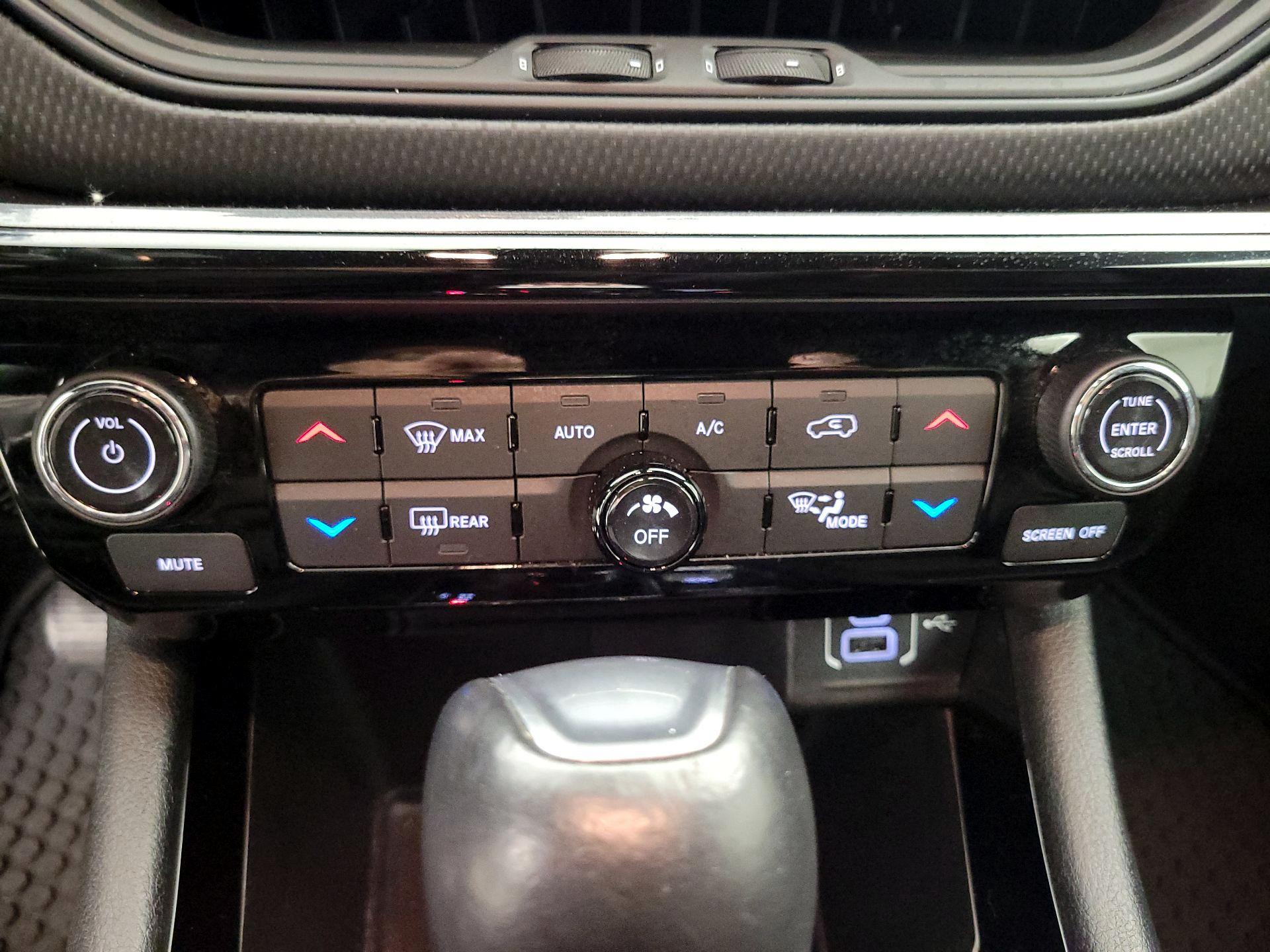 Thumbnail: 2022 Jeep Compass - 16