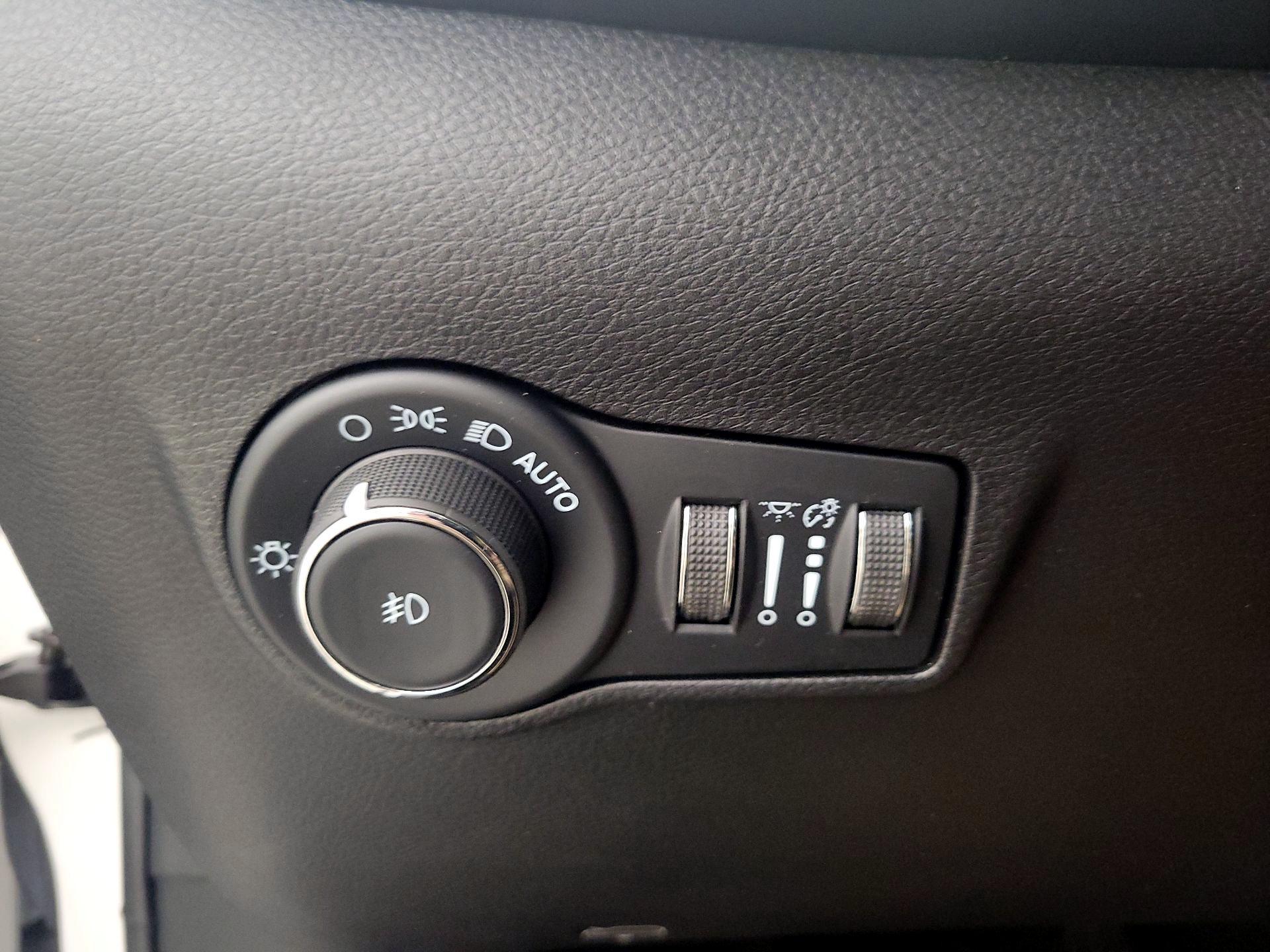 Thumbnail: 2022 Jeep Compass - 13