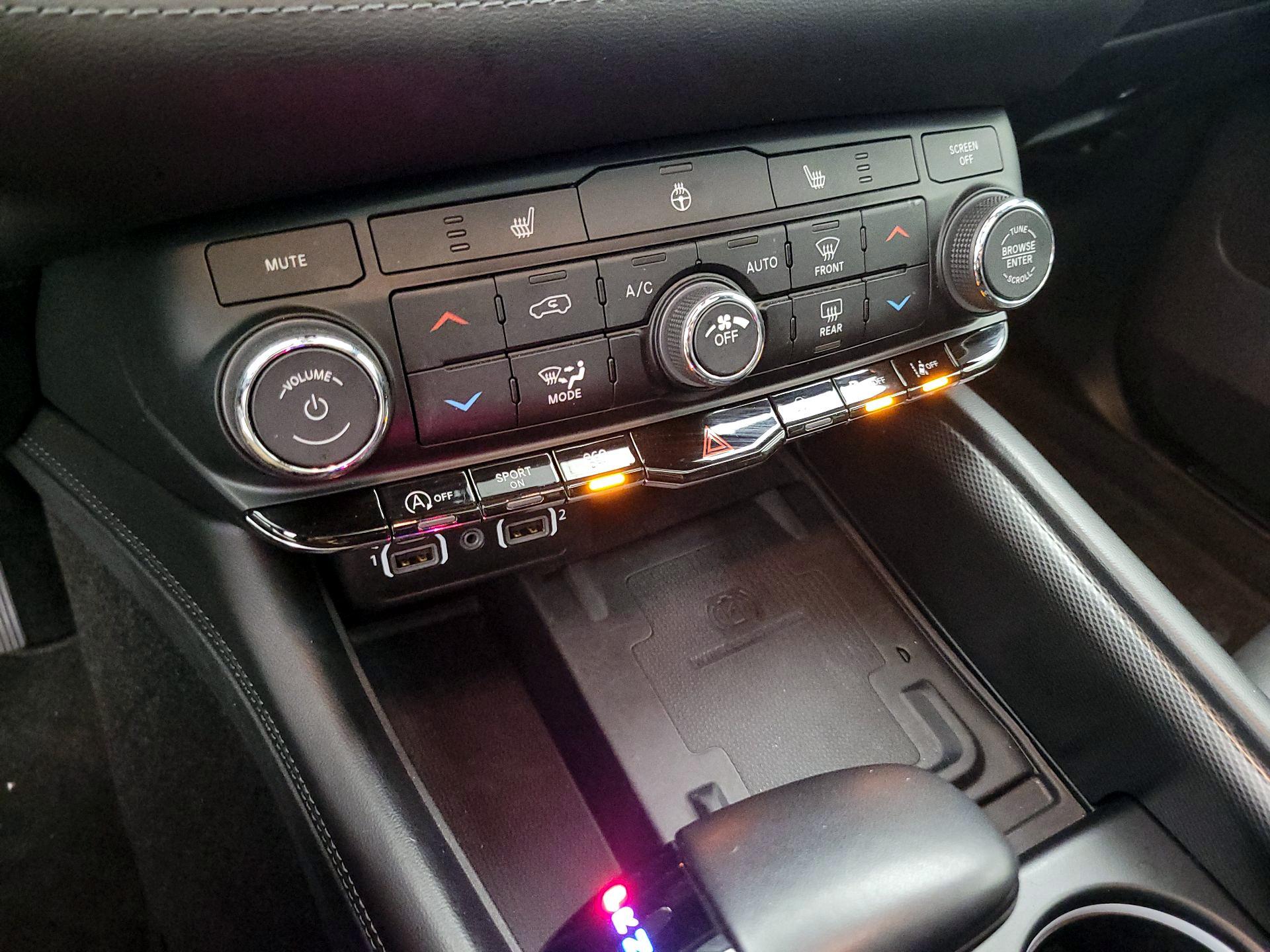 Thumbnail: 2022 Dodge Durango - 16