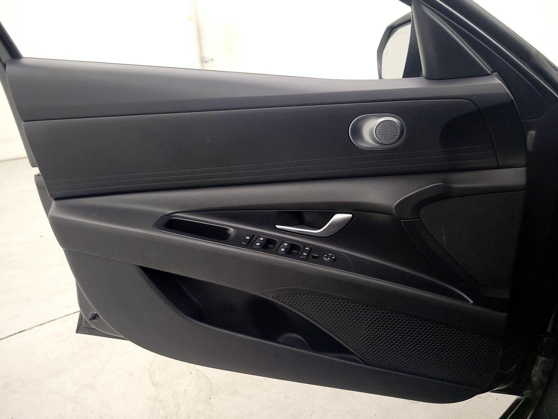 Thumbnail: 2022 Hyundai Elantra - 12