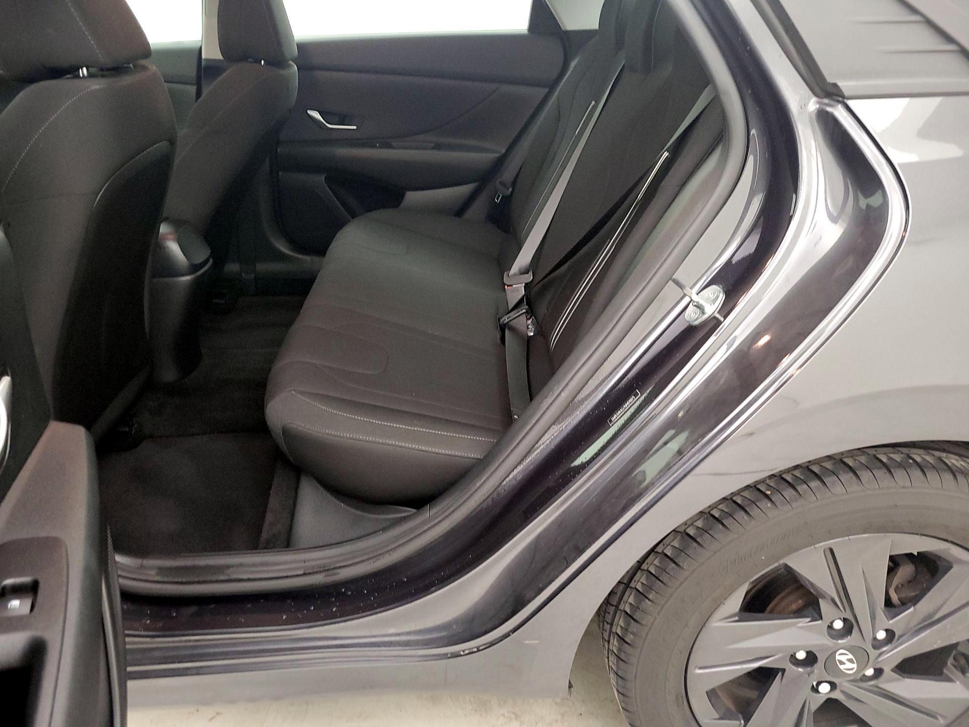 Thumbnail: 2022 Hyundai Elantra - 18