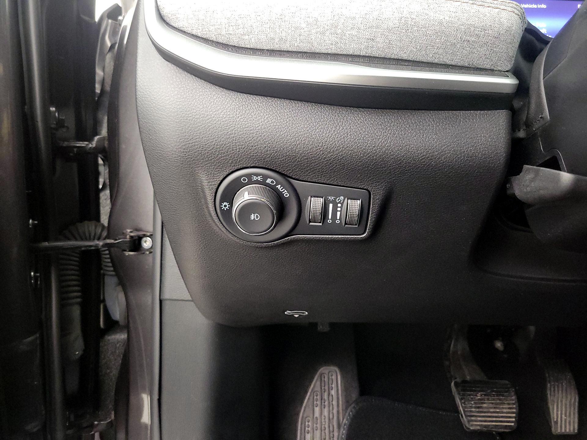 Thumbnail: 2022 Jeep Compass - 13