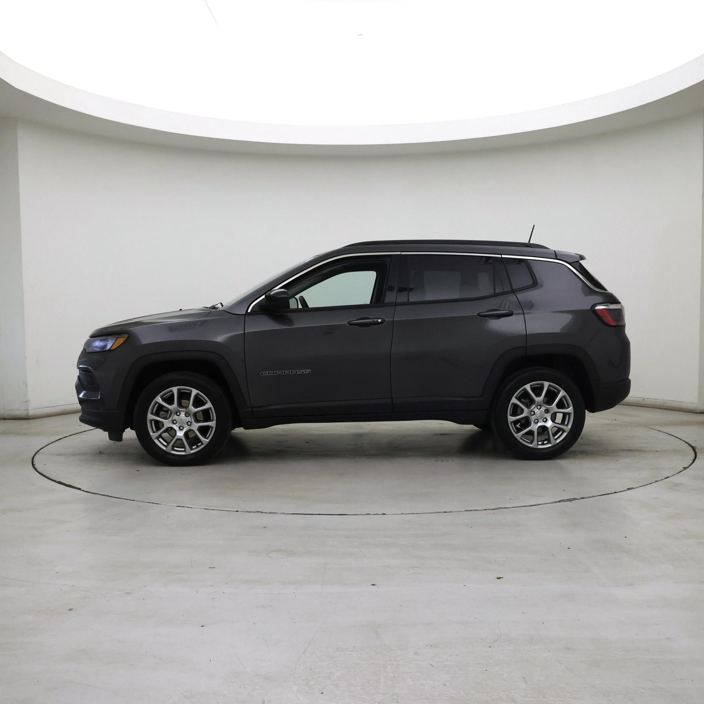 Thumbnail: 2022 Jeep Compass - 3