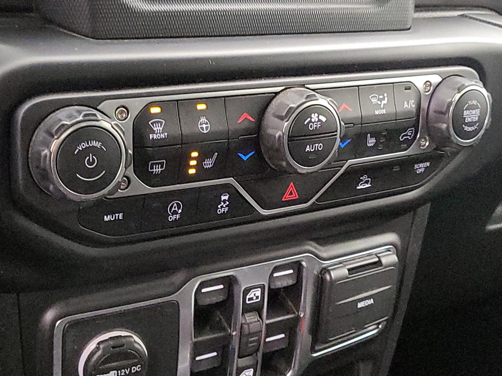 Thumbnail: 2022 Jeep Gladiator - 16