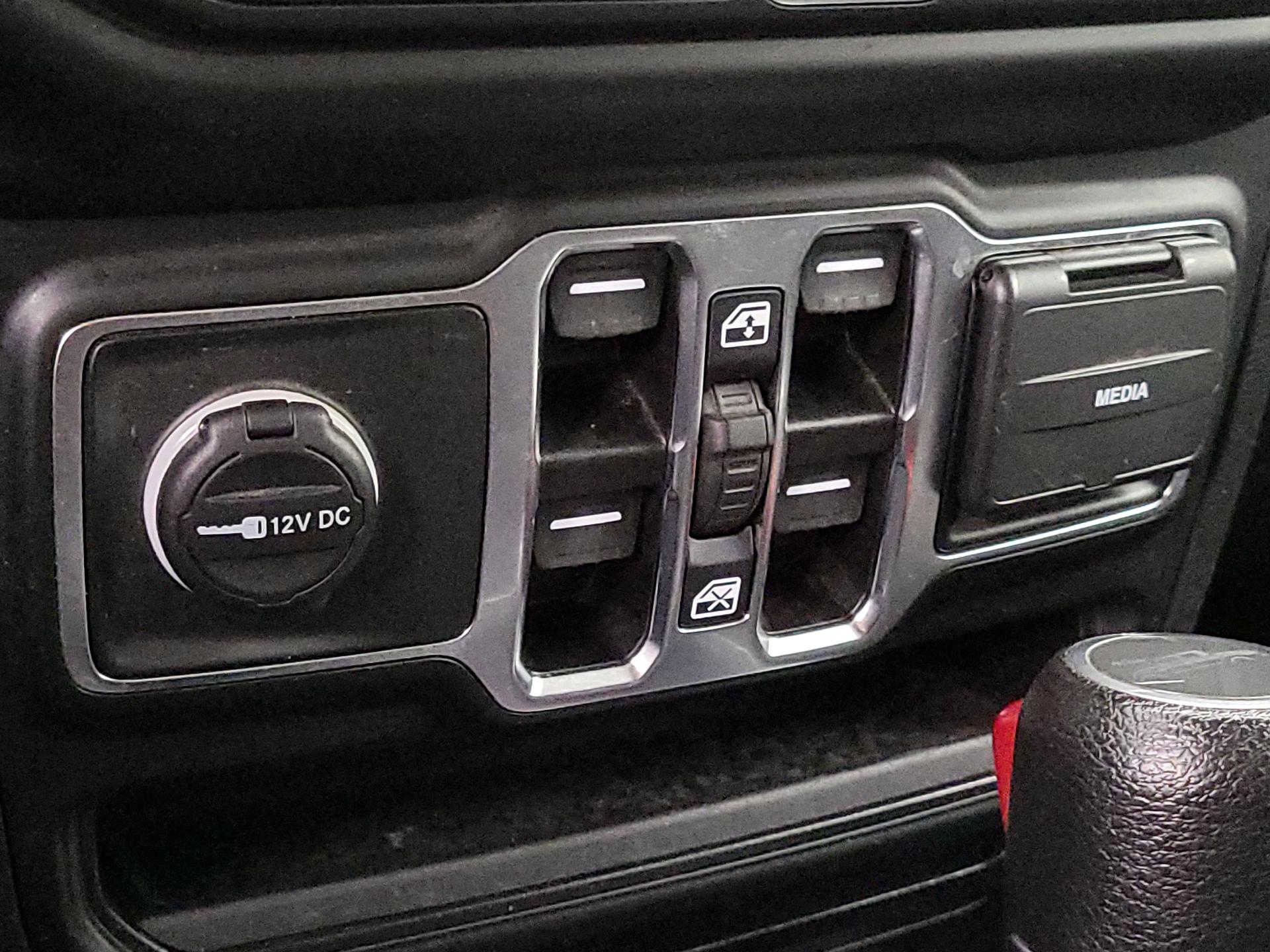 Thumbnail: 2022 Jeep Gladiator - 18