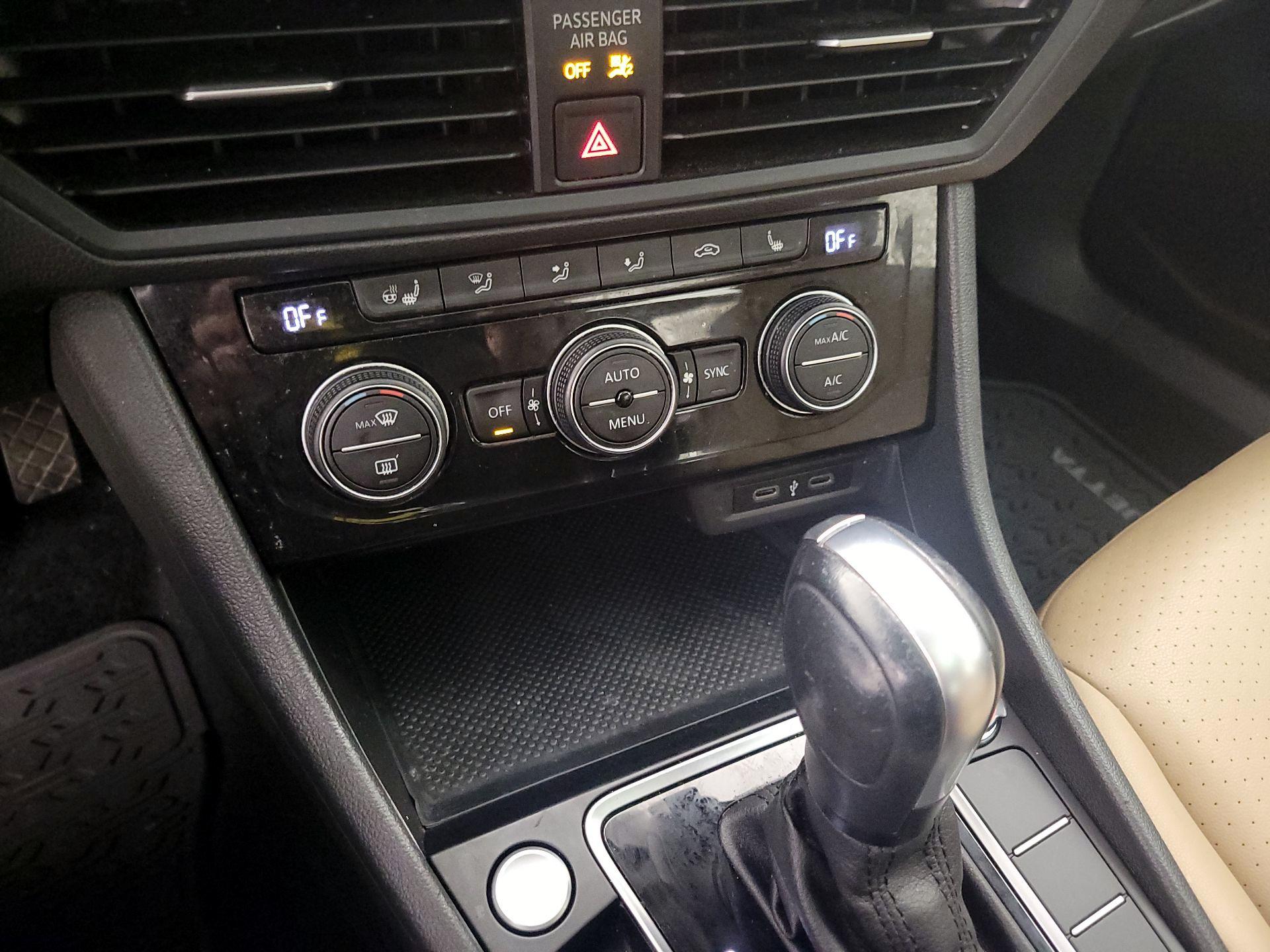 Thumbnail: 2020 Volkswagen Jetta - 16