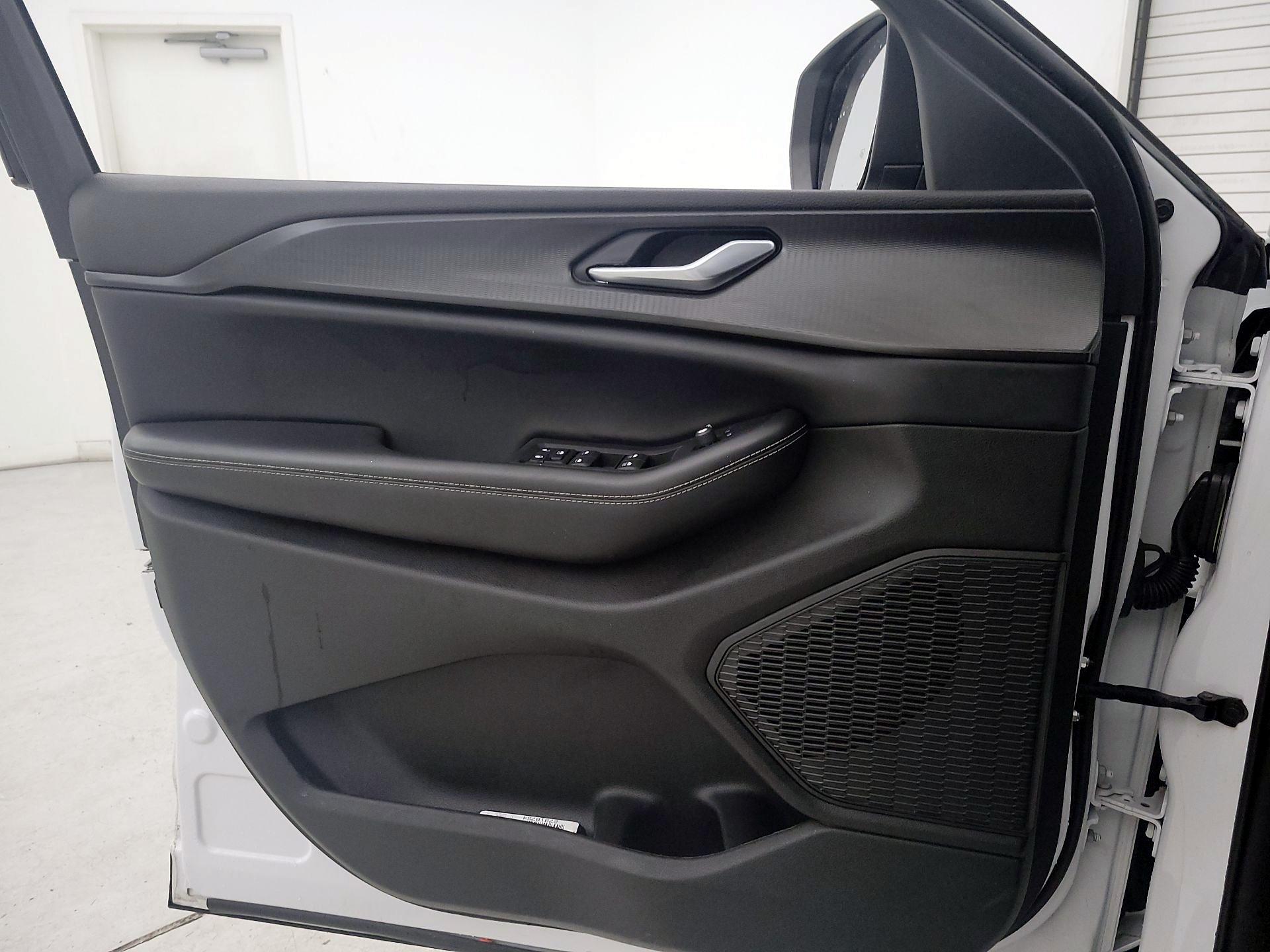 Thumbnail: 2023 Jeep Grand Cherokee - 12