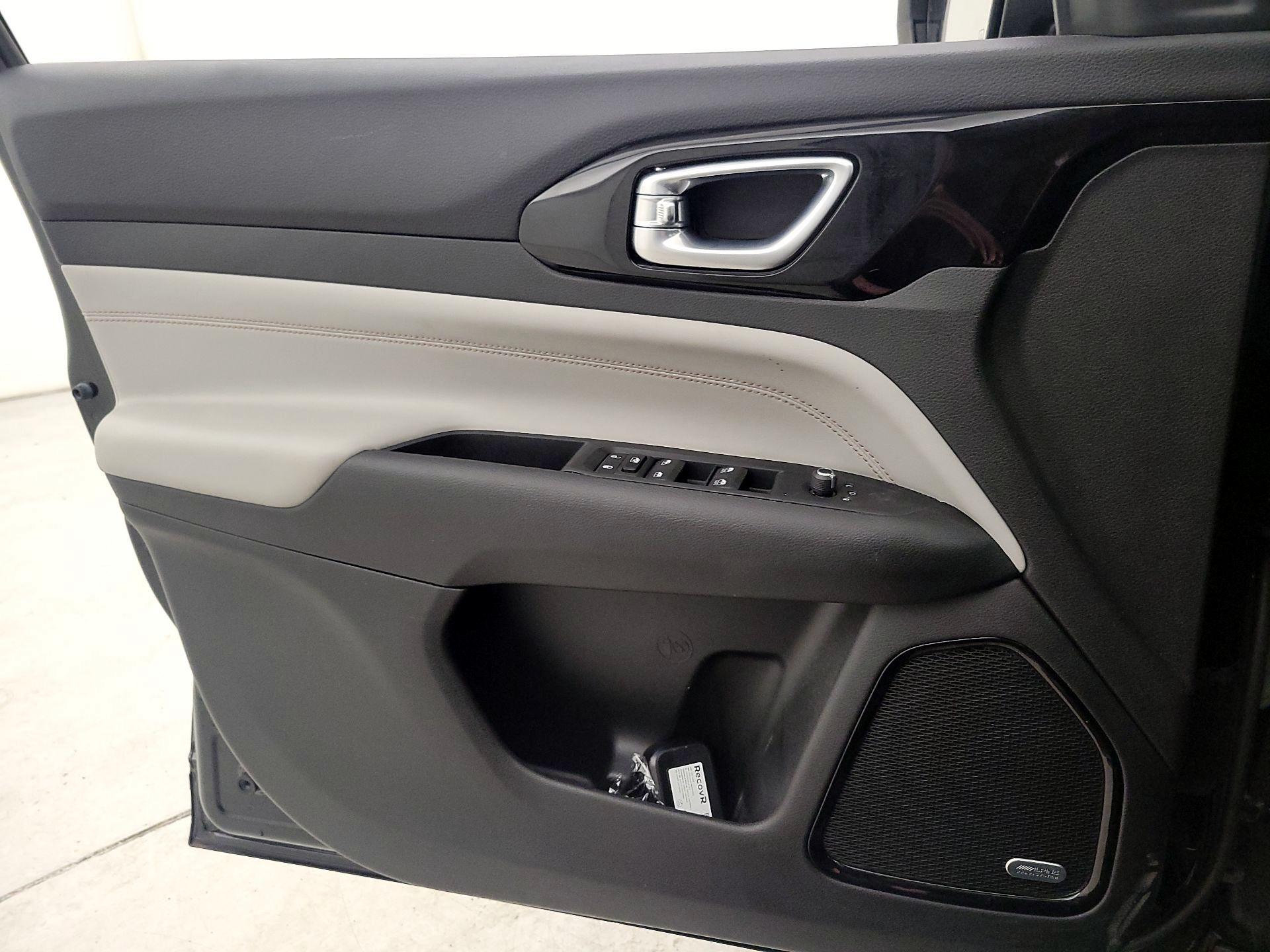 Thumbnail: 2022 Jeep Compass - 12